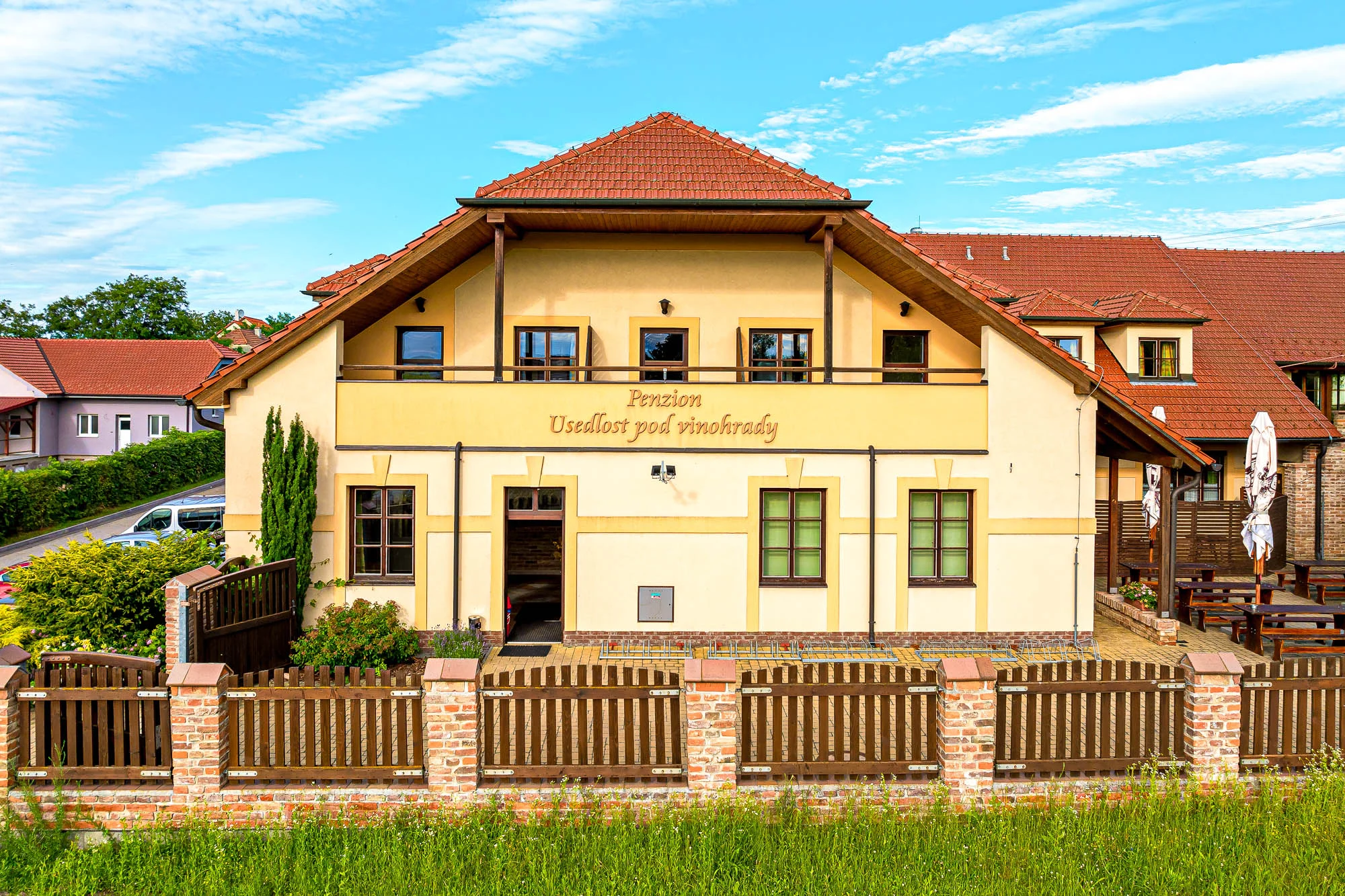 Relax uprostřed Lednicko-valtického areálu s polopenzí, neomezeným bazénem i degustací