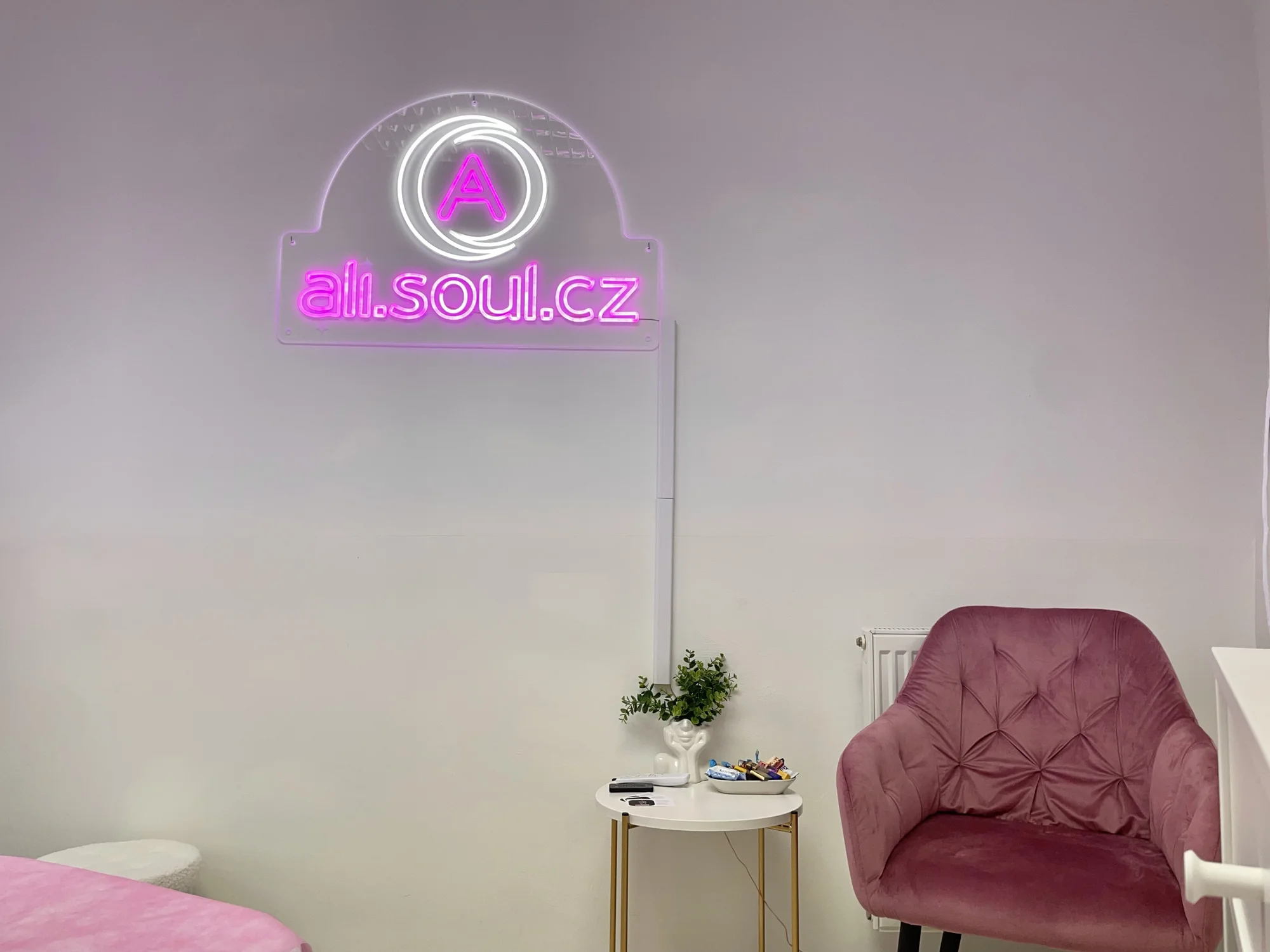 Laserová epilace pro ženy partie dle výběru: podpaží, nohy i intimní partie