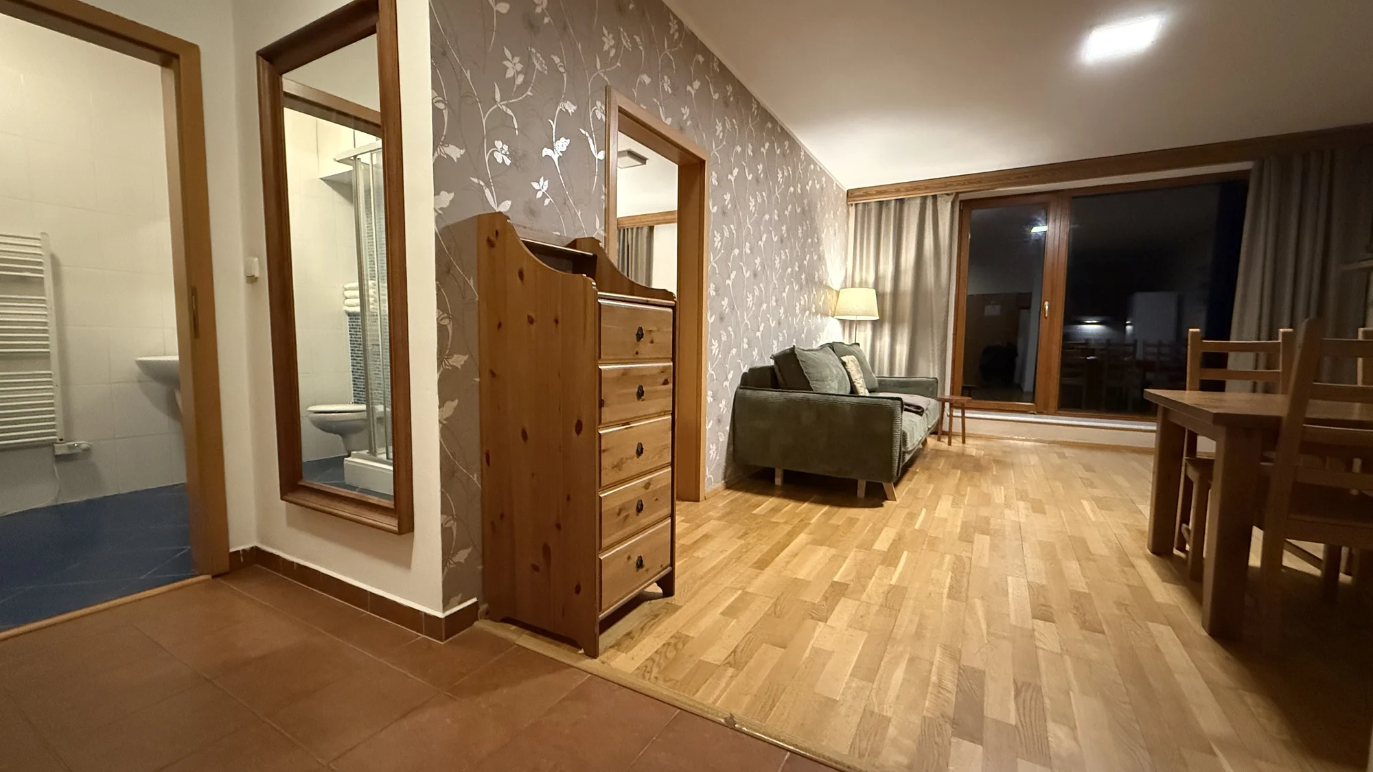 Útulné horské apartmány až pro 8 lidí v srdci Krkonoš: posezení u táboráku i výlety do okolí