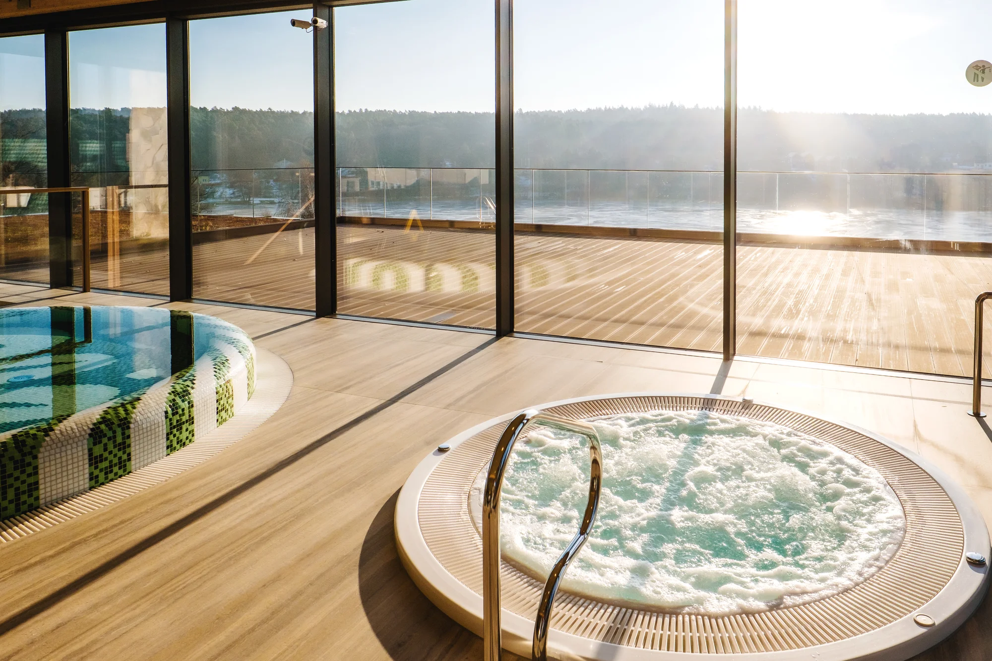 Nový hotel u jezera Wisełka: pláže Baltu i Volyňský park na dosah, wellness a polopenze v ceně