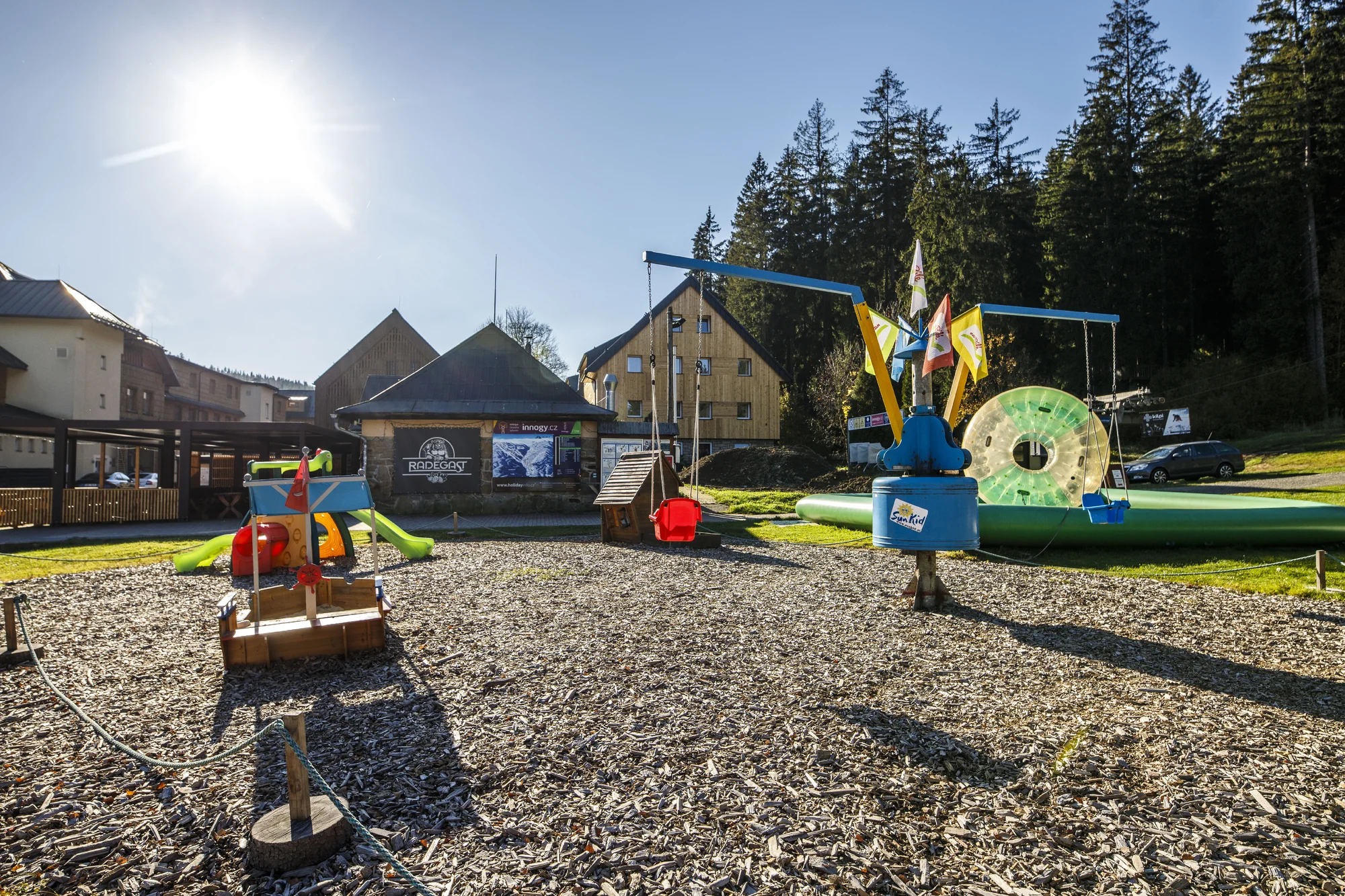 Pobyt v Beskydech: polopenze a relax ve wellness, turistické trasy, areál plný atrakcí a sleva na ně