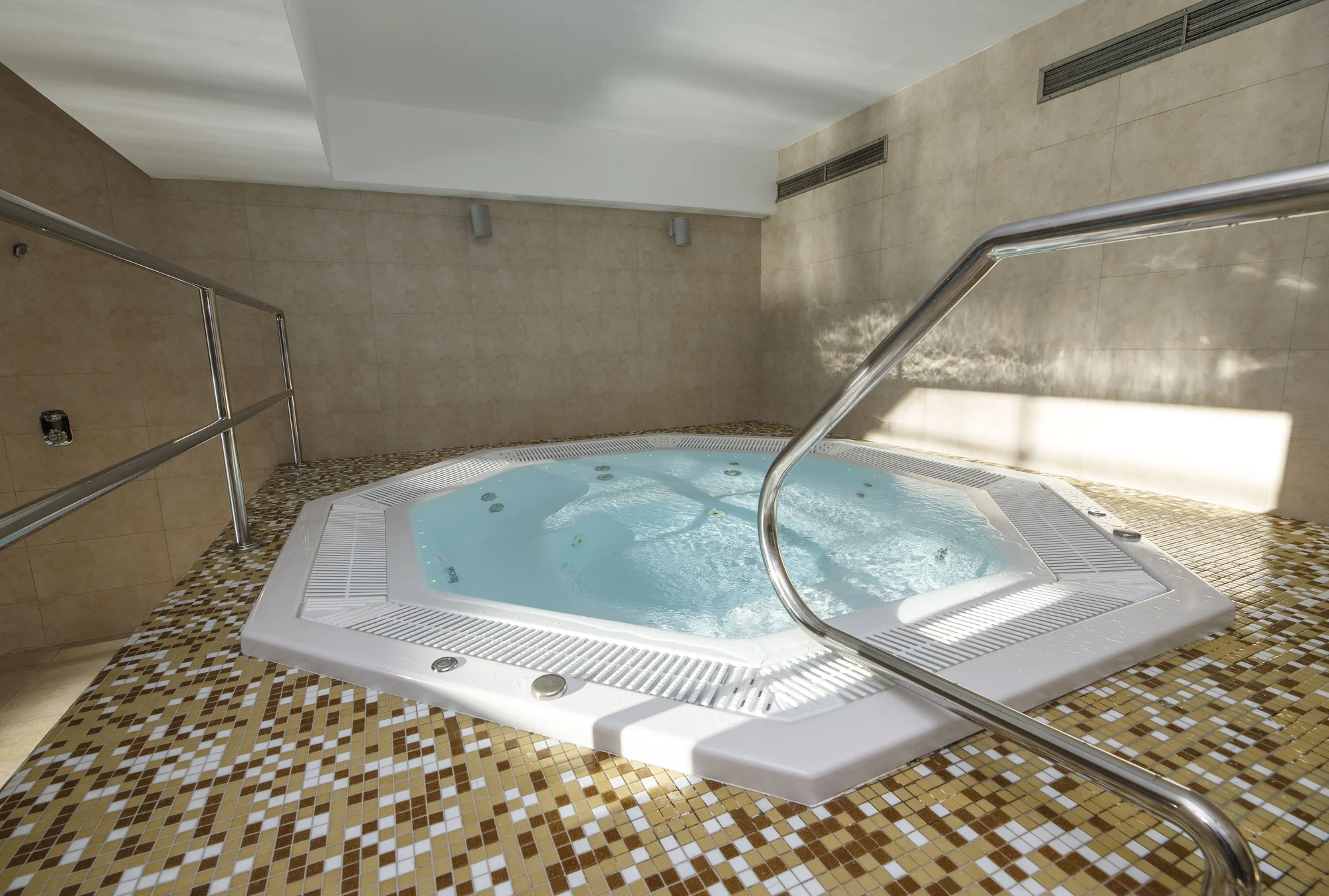 Pobyt v Beskydech: polopenze a relax ve wellness, turistické trasy, areál plný atrakcí a sleva na ně