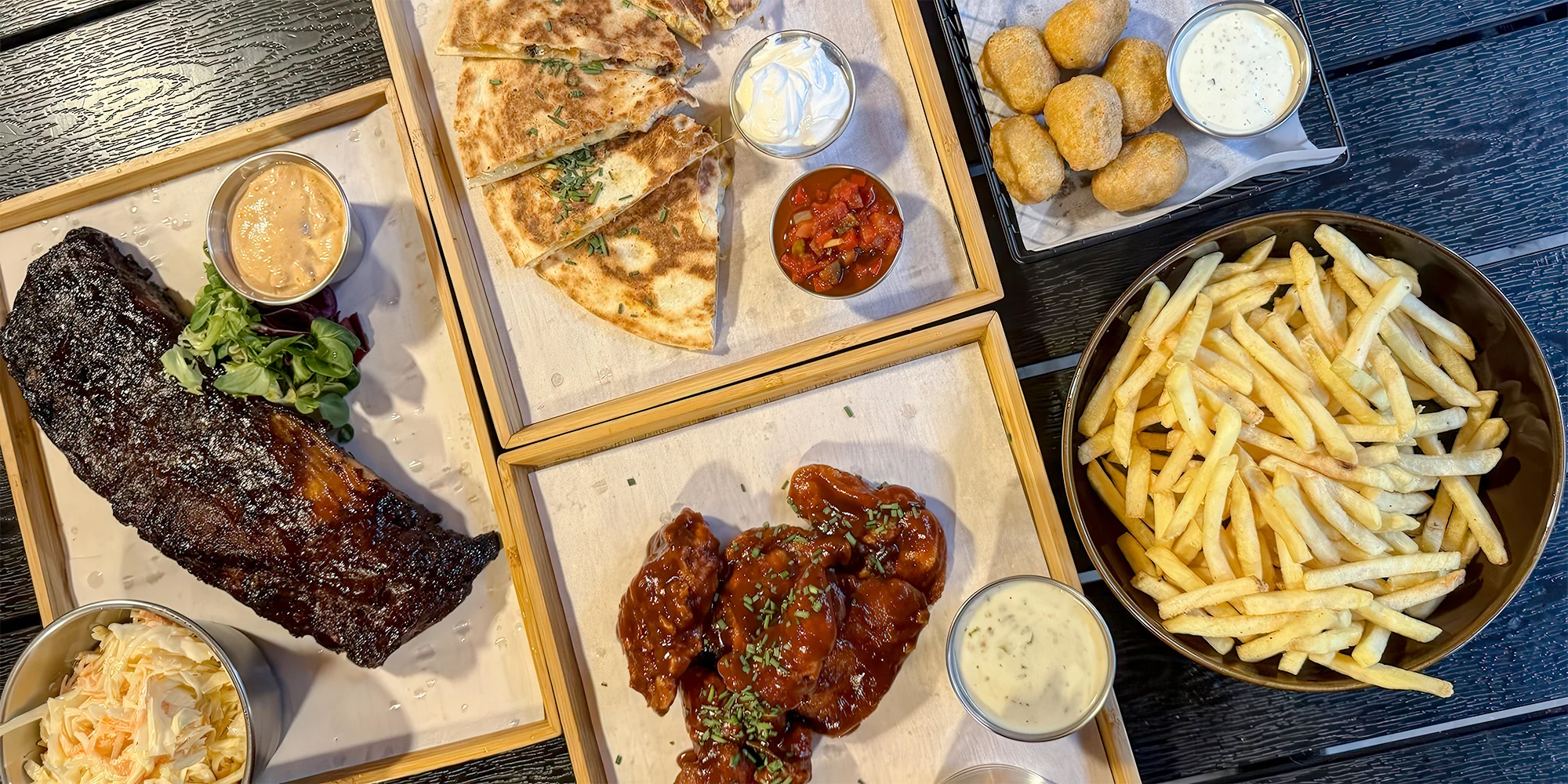 Vouchery na 250-1000 Kč na křidýlka, nachos aj.