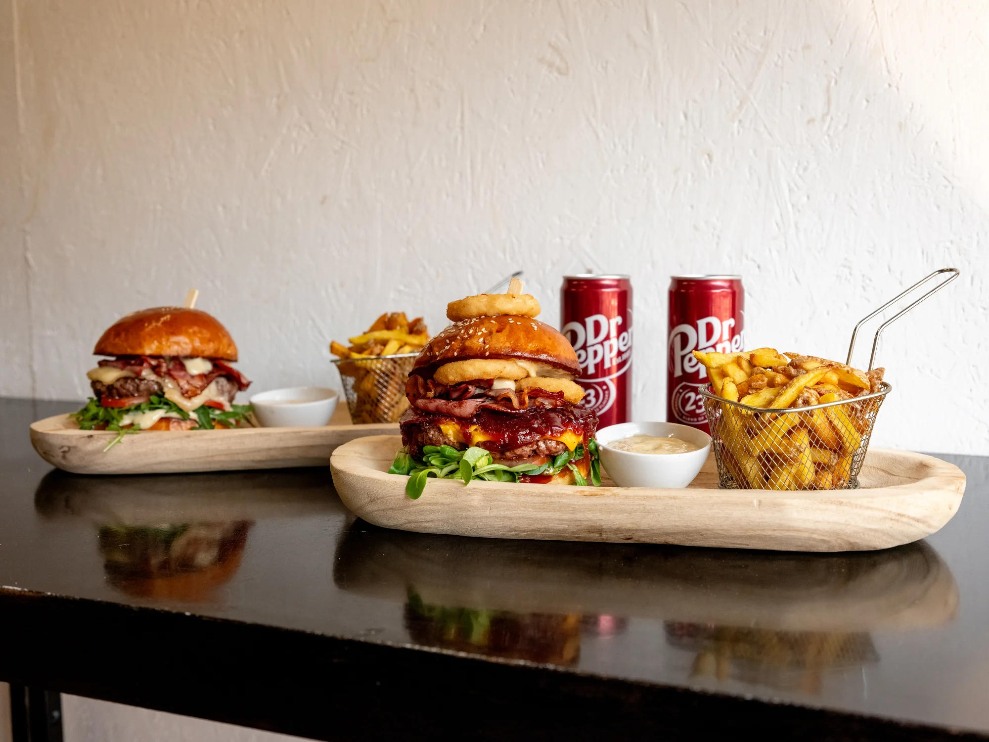 1 nebo 2 burgery dle výběru nebo menu vč. příloh a nápojů