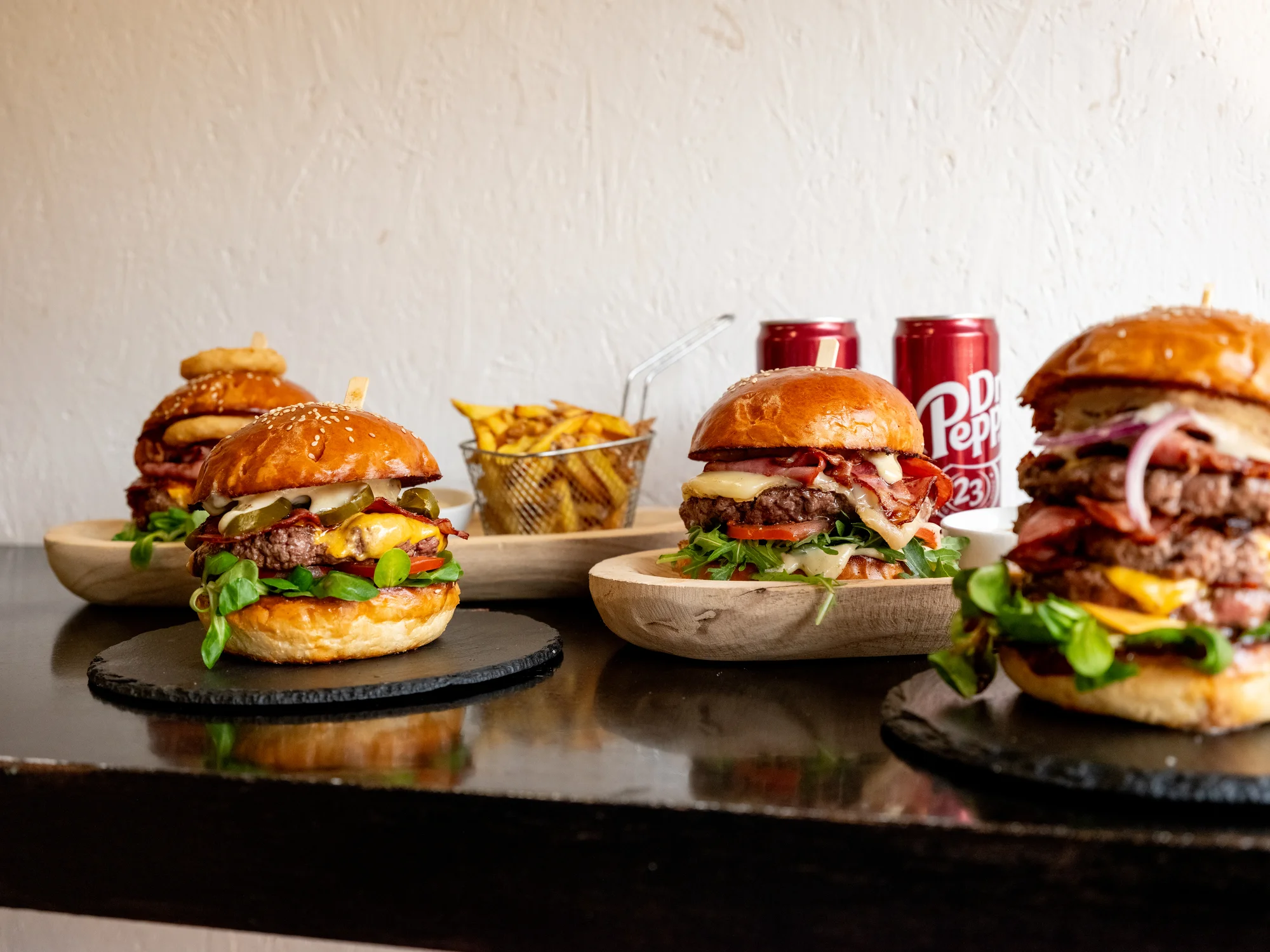 1 nebo 2 burgery dle výběru nebo menu vč. příloh a nápojů