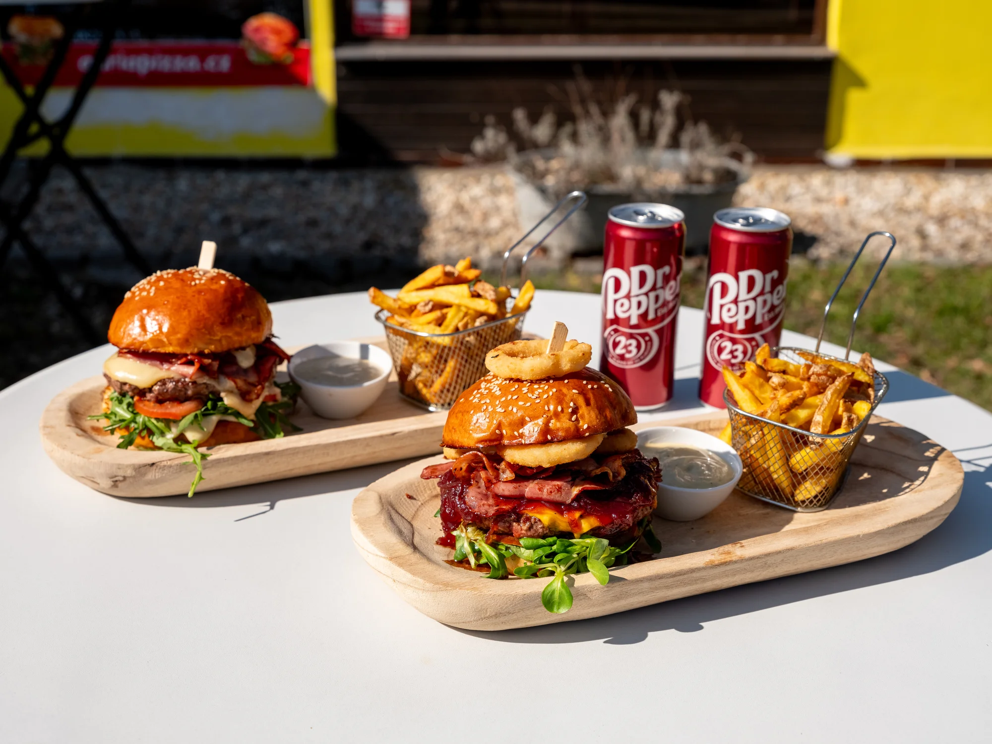 1 nebo 2 burgery dle výběru nebo menu vč. příloh a nápojů