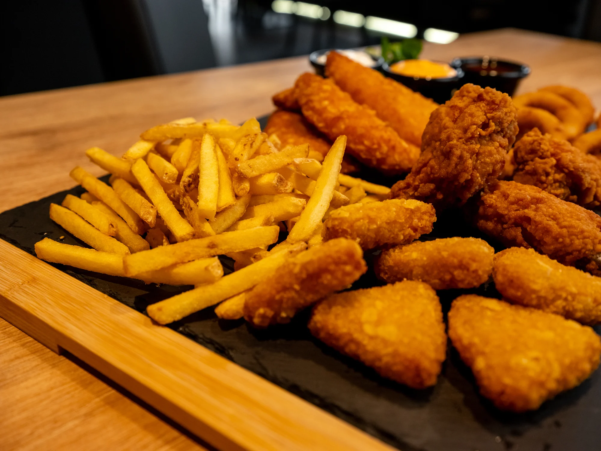 Smažené prkénko v novém podniku na Stodolní: křídla, řízky, nachos i pivo