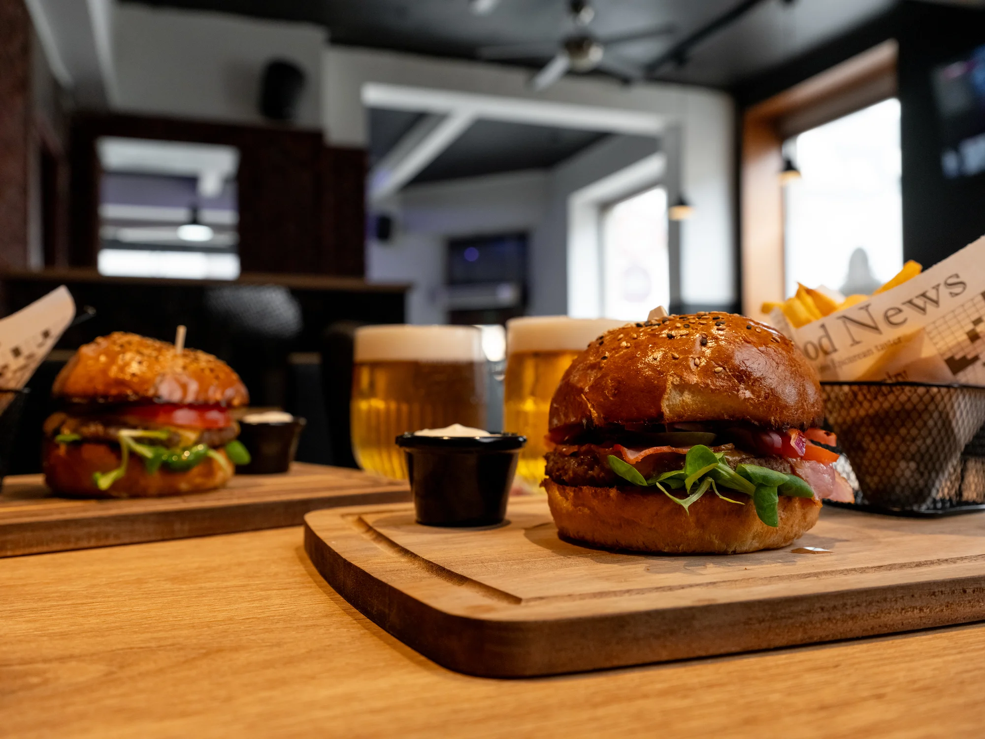 Burgery a hranolky pro 1 nebo 2 osoby v novém podniku na Stodolní