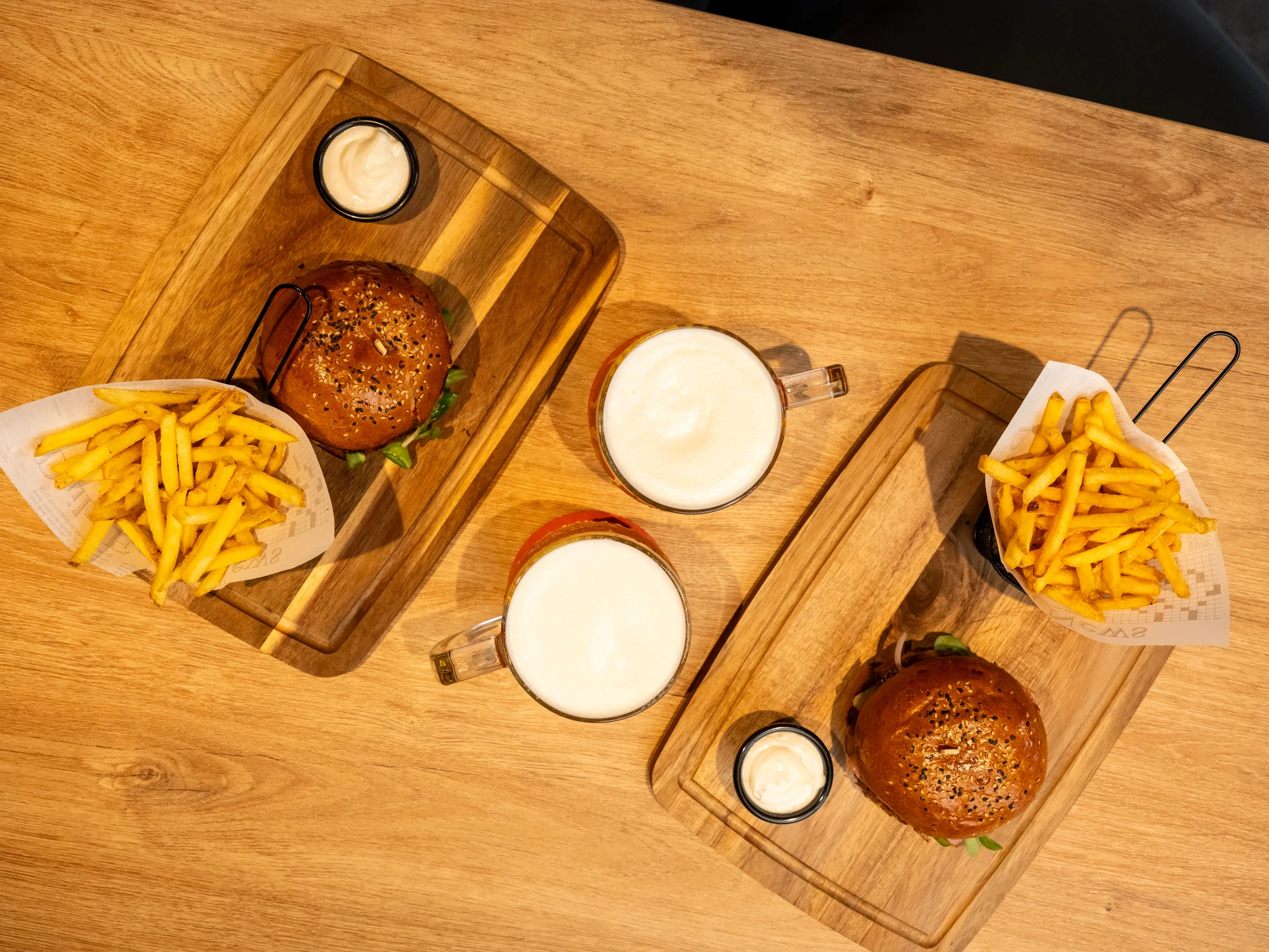 Burgery a hranolky pro 1 nebo 2 osoby v novém podniku na Stodolní