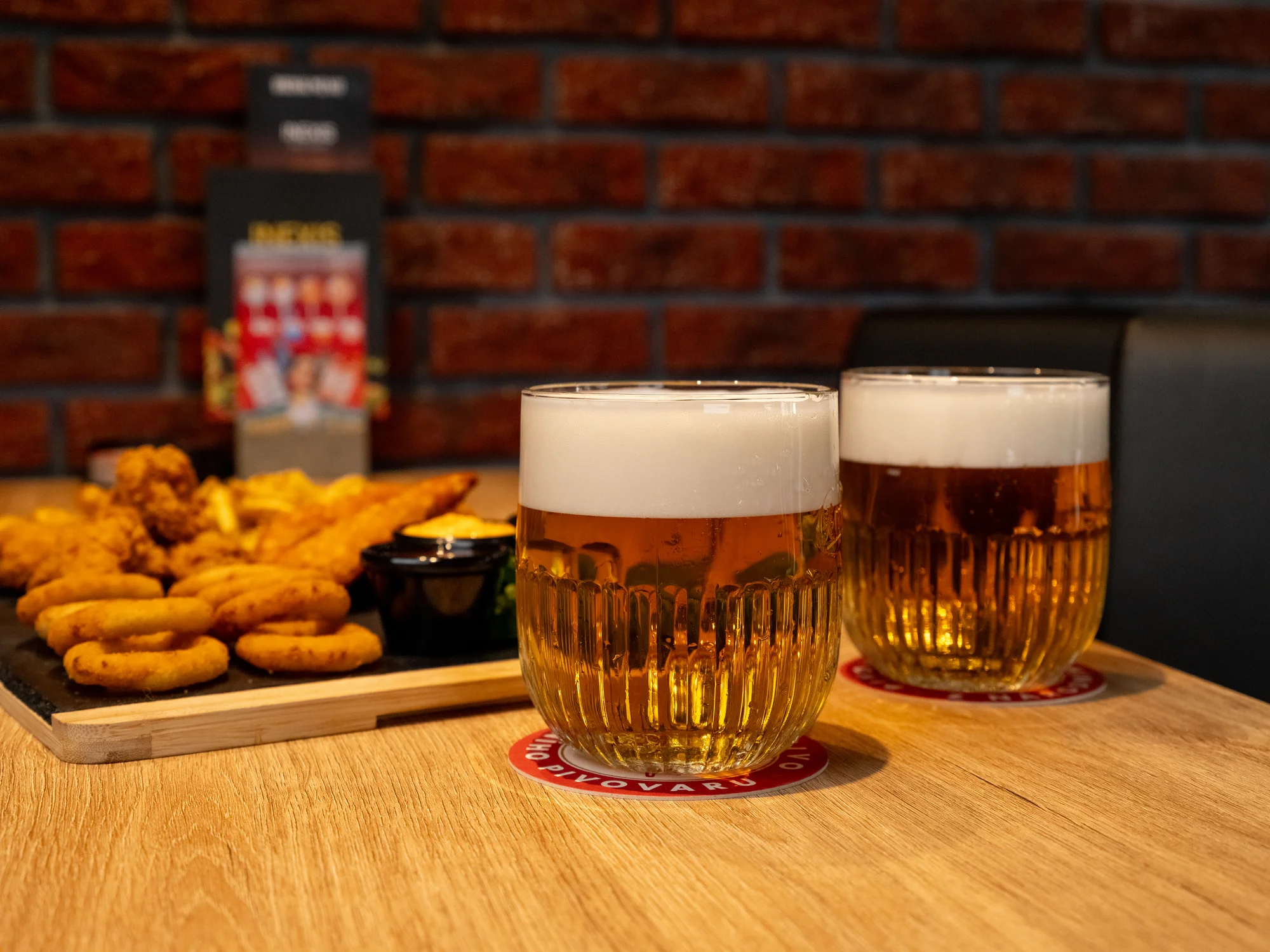 Smažené prkénko v novém podniku na Stodolní: křídla, řízky, nachos i pivo