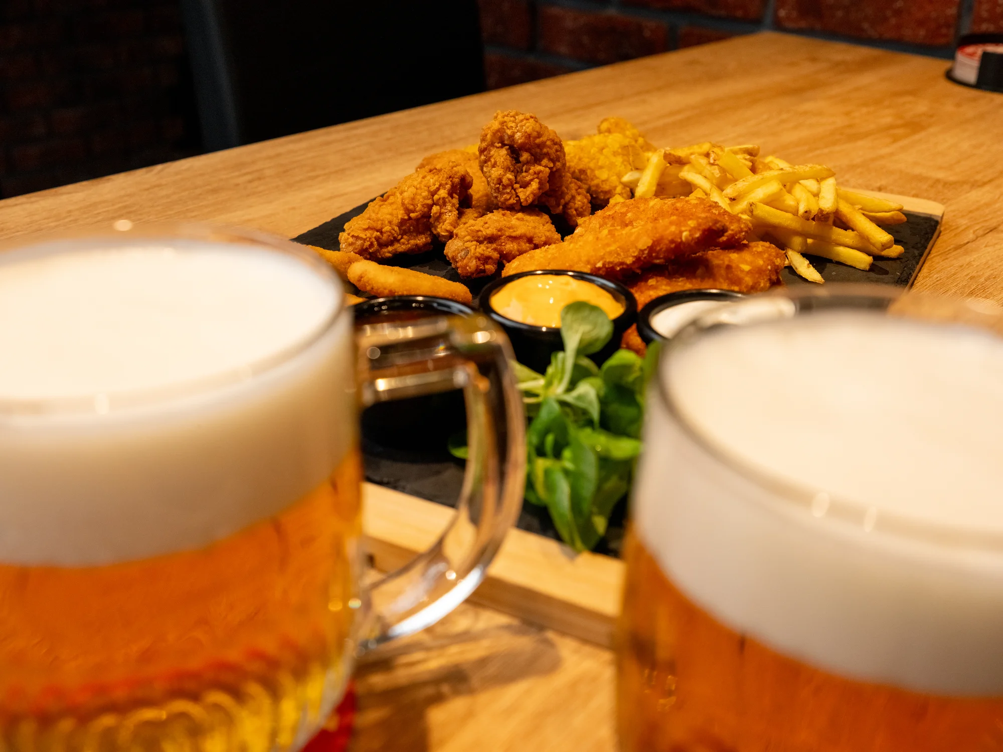 Smažené prkénko v novém podniku na Stodolní: křídla, řízky, nachos i pivo