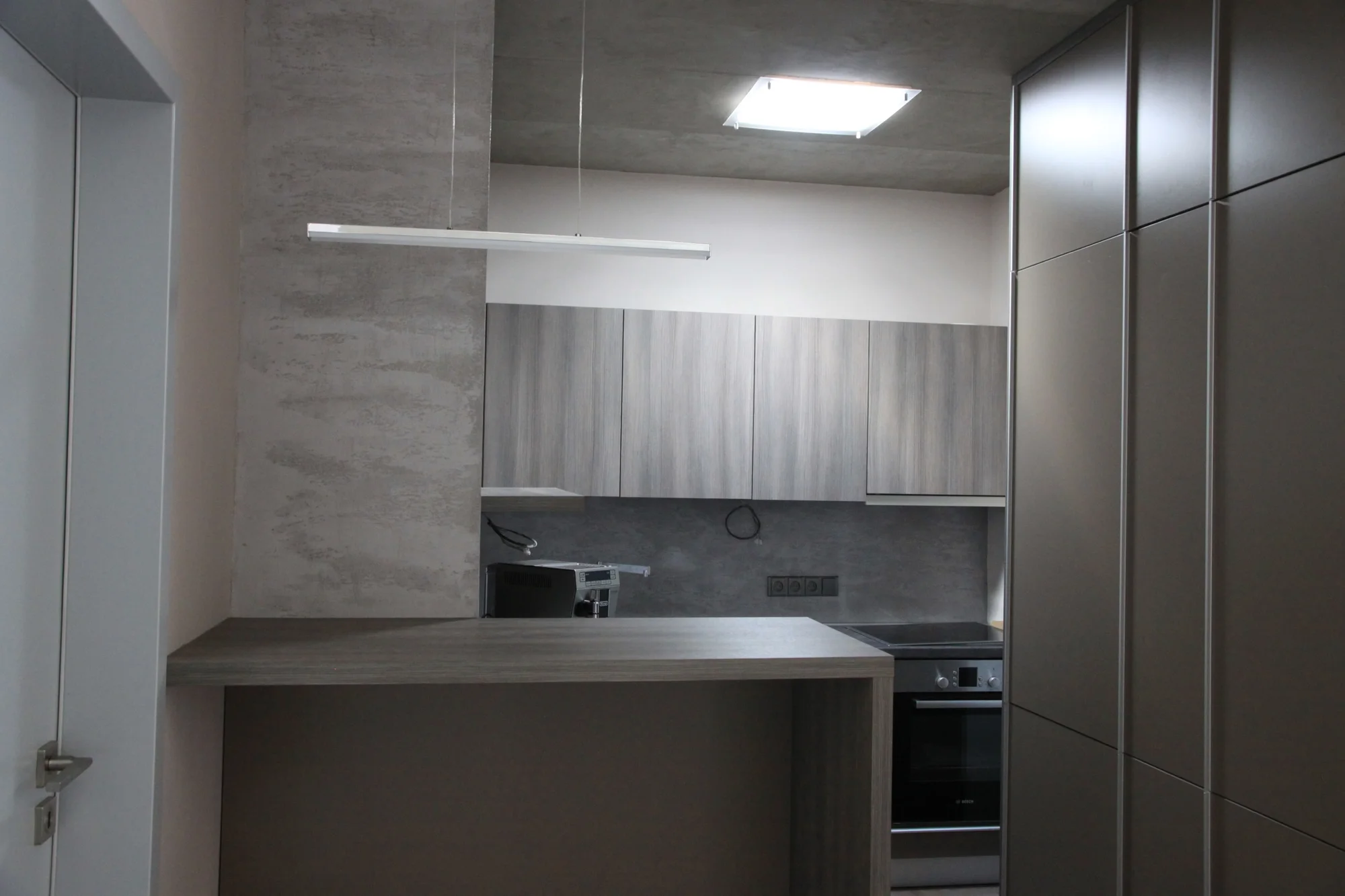 Moderní apartmán s vlastním wellness, bazénem a krbem ve Velkých Popovicích