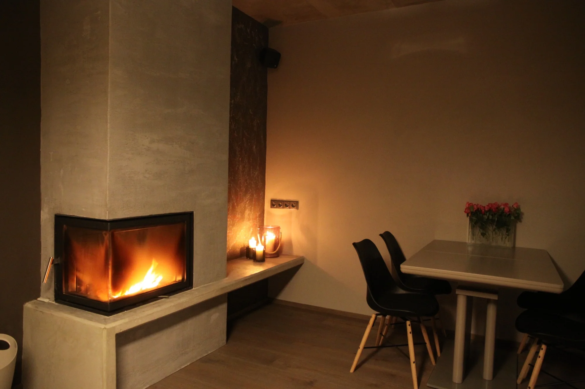 Moderní apartmán s vlastním wellness, bazénem a krbem ve Velkých Popovicích