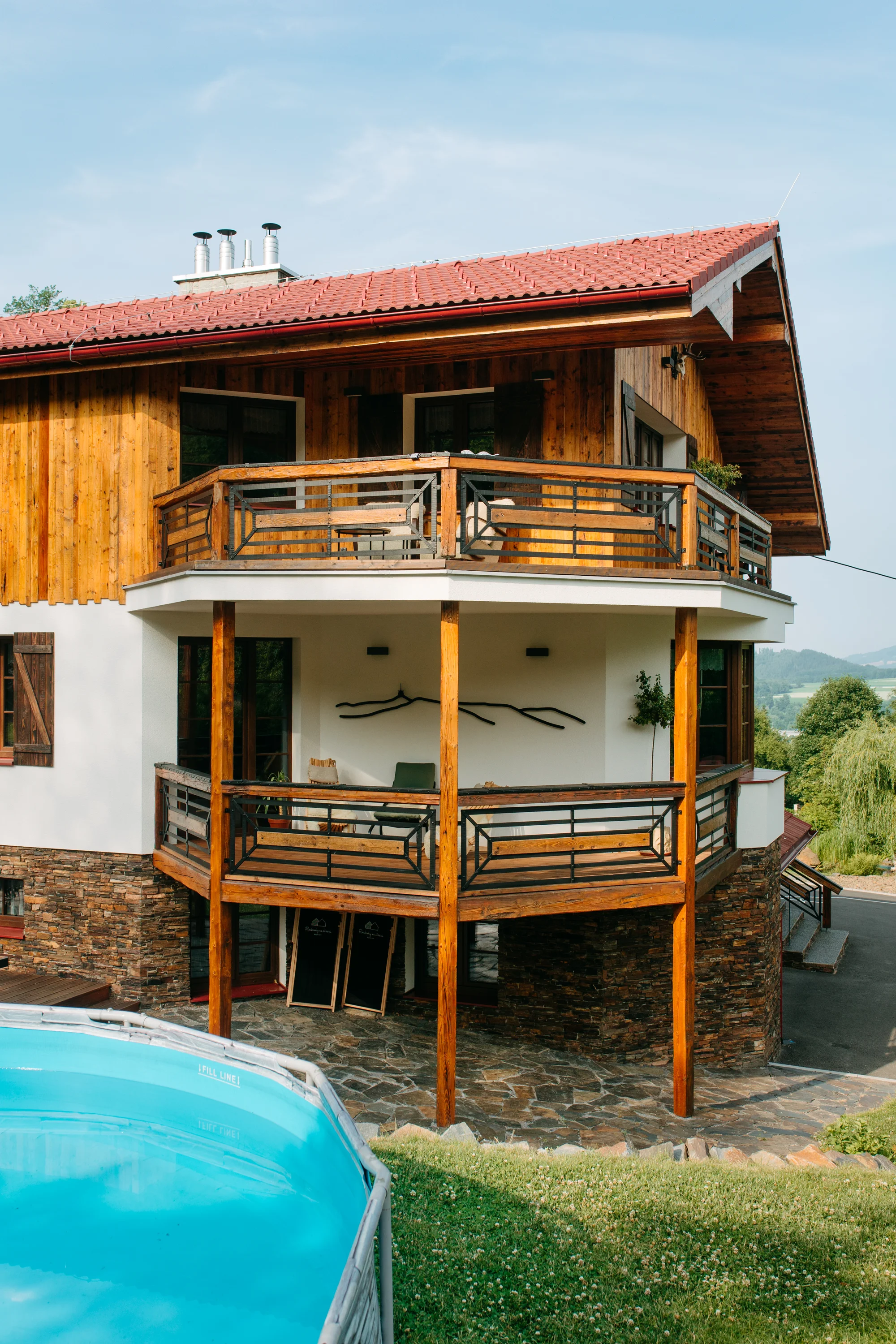 Dovolená s parádním výhledem na Lysou horu: designové apartmány nebo samostatná COOLna