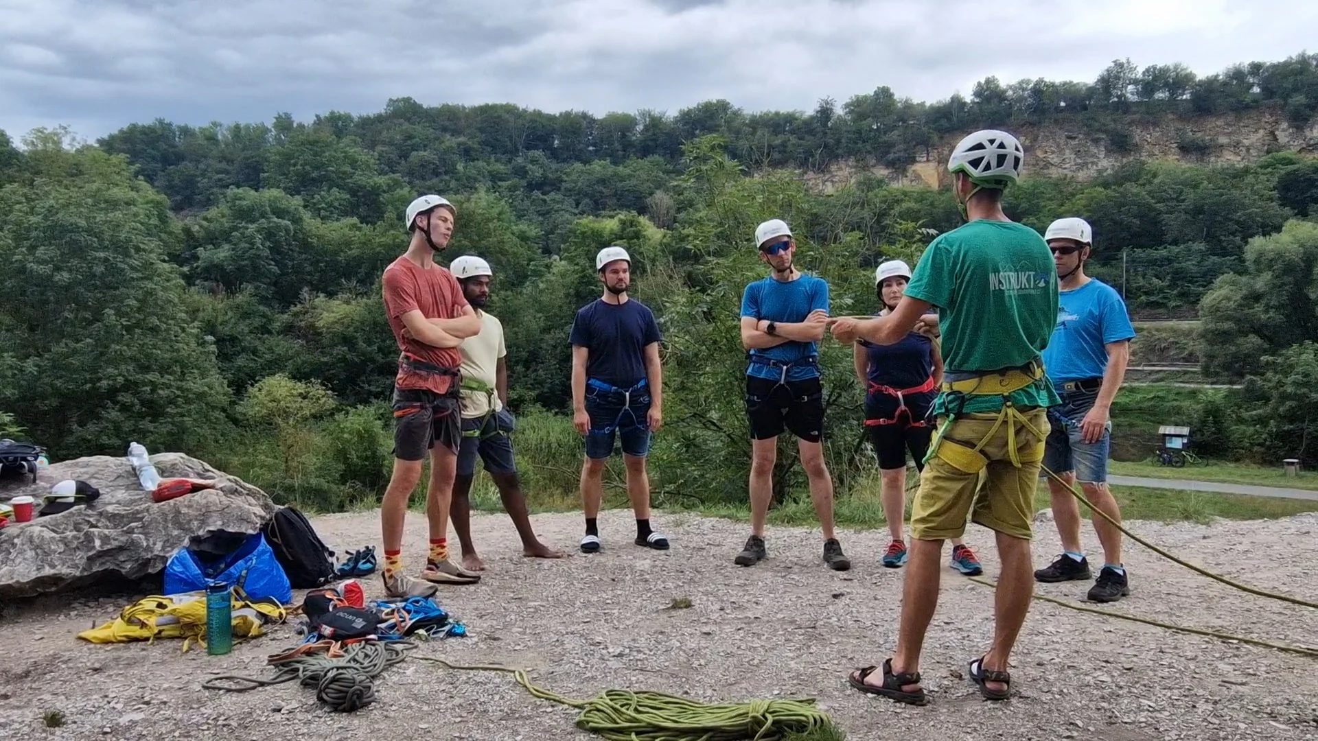 Základní celodenní skupinový kurz lezení na skalách pro 1 nebo 2 osoby