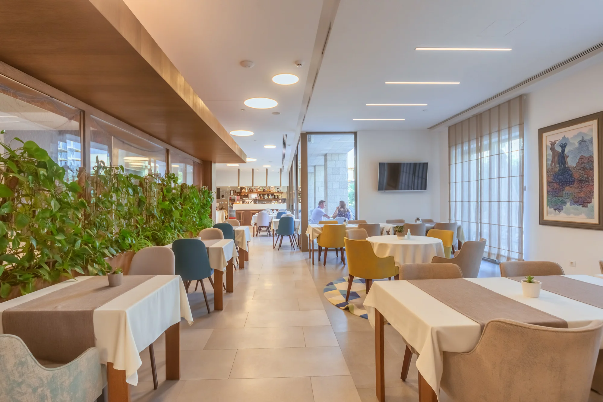 Dovolená v Černé Hoře pro 2-5 osob: hotel 450 m od moře, snídaně i bazén