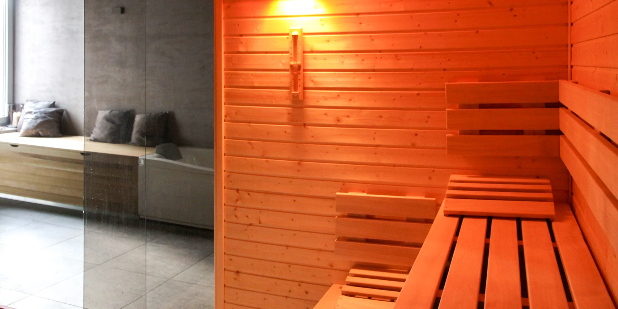 Moderní apartmán s vlastním wellness, bazénem a krbem ve Velkých Popovicích