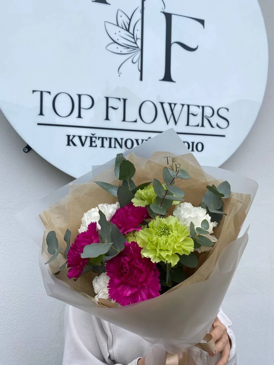 Otevřený voucher do květinářství: 400–3000 Kč, vč. rozvozu