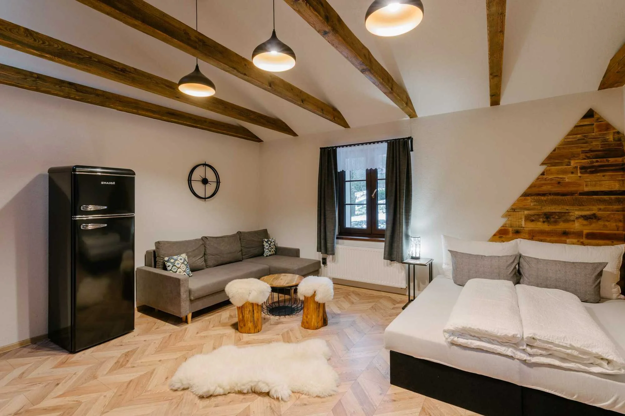 Dovolená s parádním výhledem na Lysou horu: designové apartmány nebo samostatná COOLna