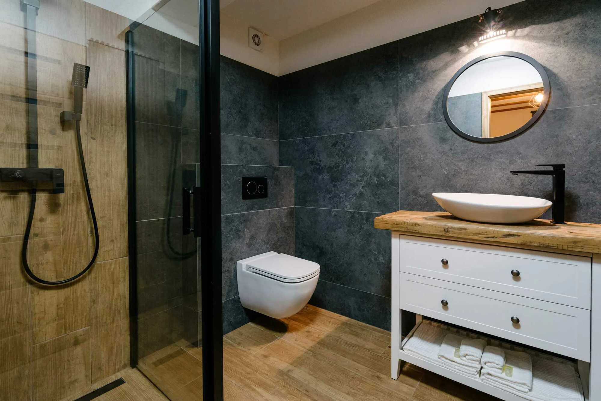 Dovolená s parádním výhledem na Lysou horu: designové apartmány nebo samostatná COOLna