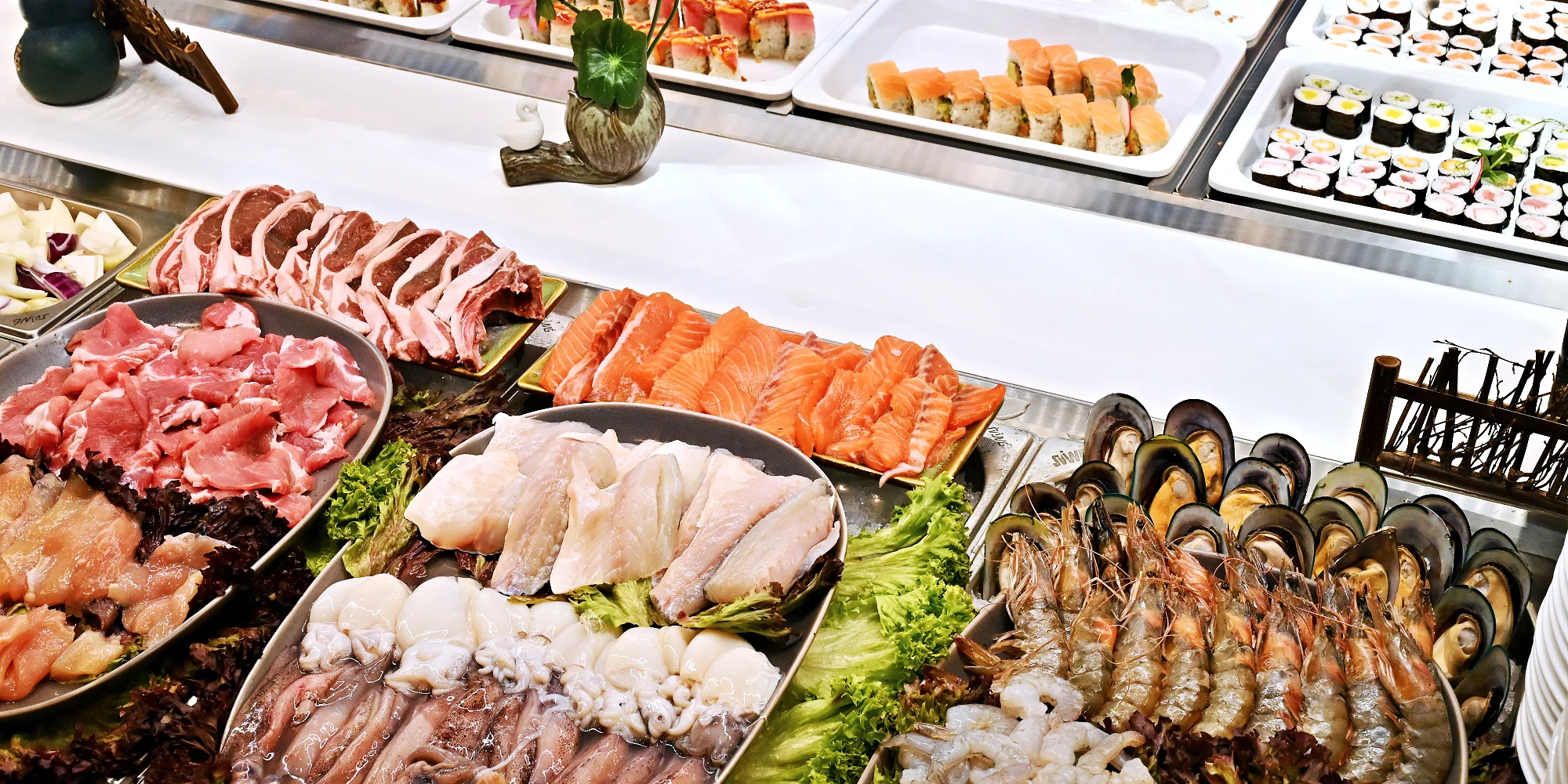 All you can eat sushi a grill v OC Quadrio pro 1 nebo 2 osoby: oběd i večeře, 1,5 hodiny konzumace