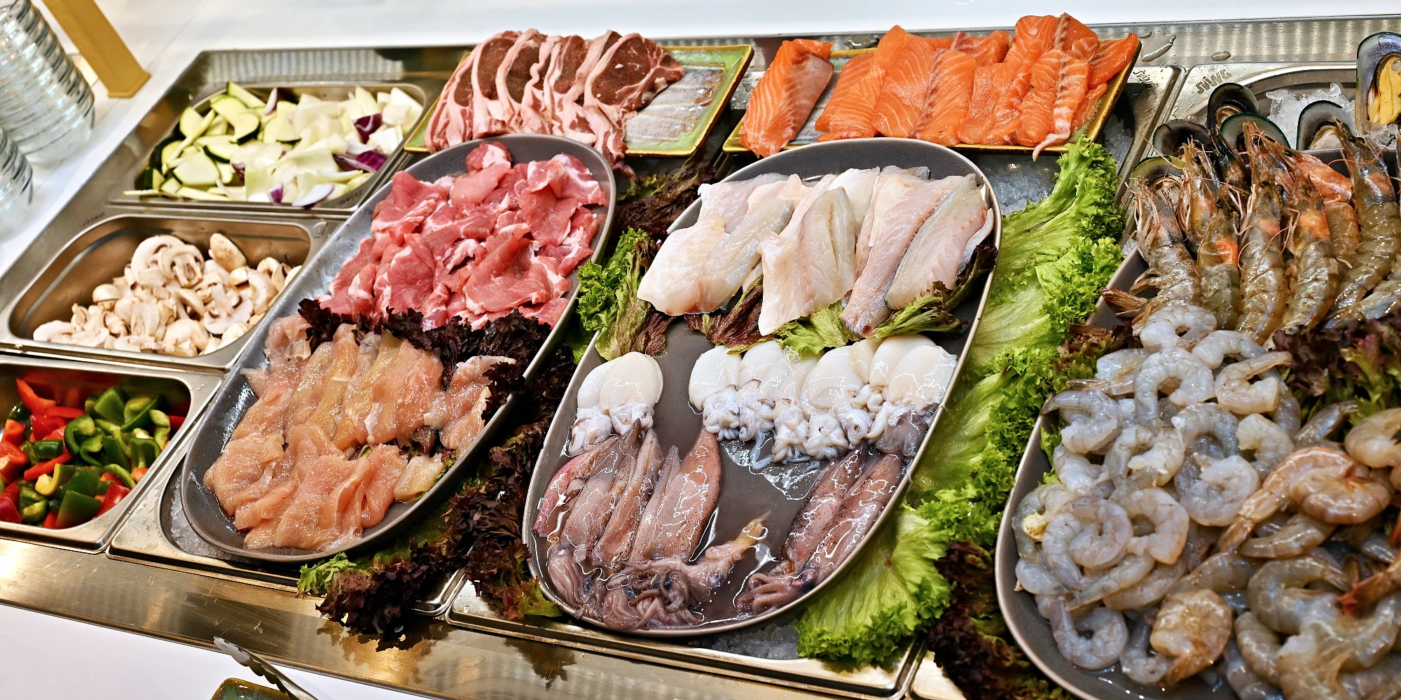 All you can eat sushi a grill v OC Quadrio pro 1 nebo 2 osoby: oběd i večeře, 1,5 hodiny konzumace