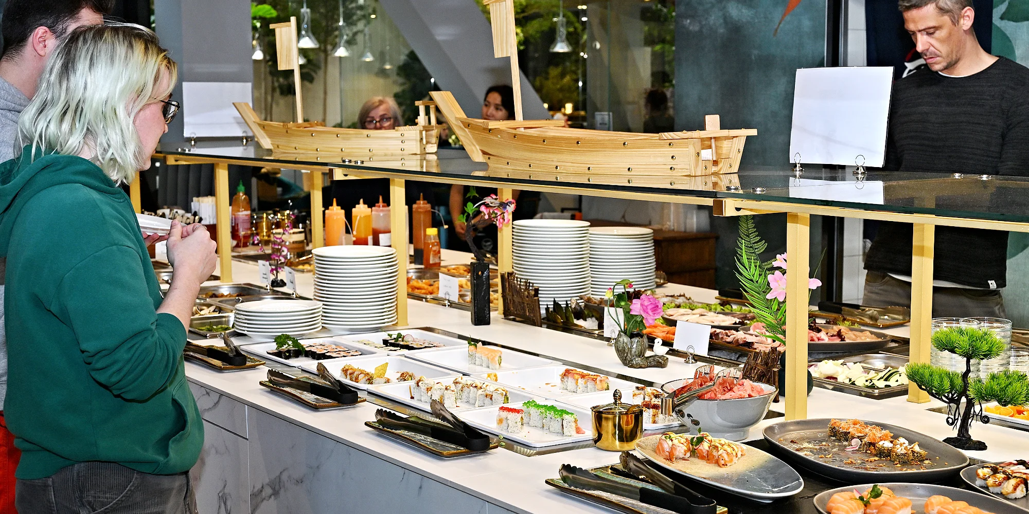 All you can eat sushi a grill v OC Quadrio pro 1 nebo 2 osoby: oběd i večeře, 1,5 hodiny konzumace