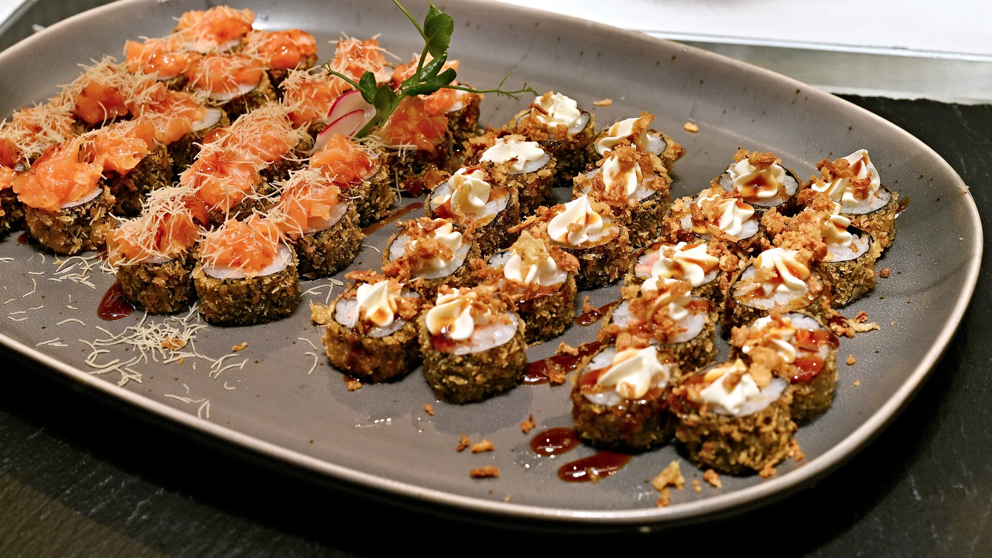 All you can eat sushi a grill v OC Quadrio pro 1 nebo 2 osoby: oběd i večeře, 1,5 hodiny konzumace