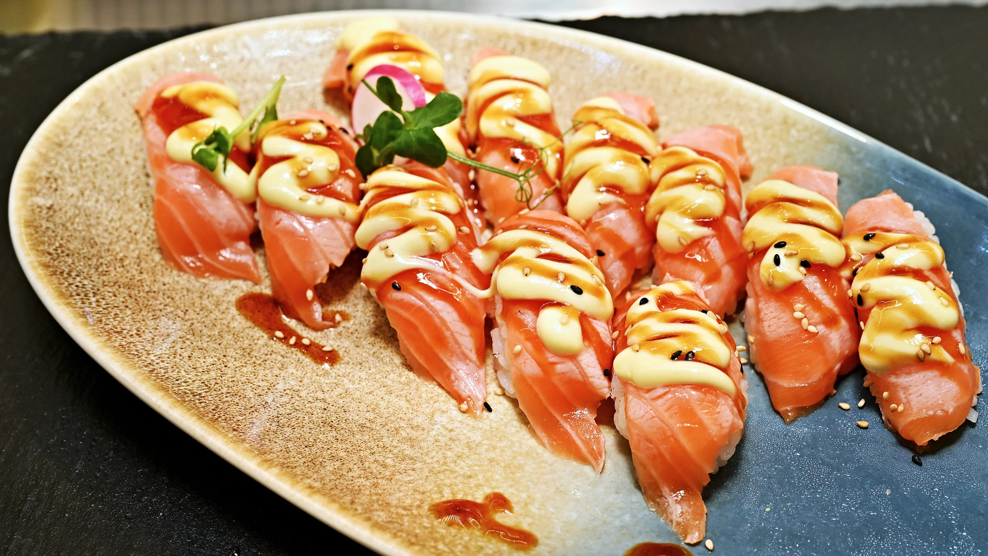 All you can eat sushi a grill v OC Quadrio pro 1 nebo 2 osoby: oběd i večeře, 1,5 hodiny konzumace