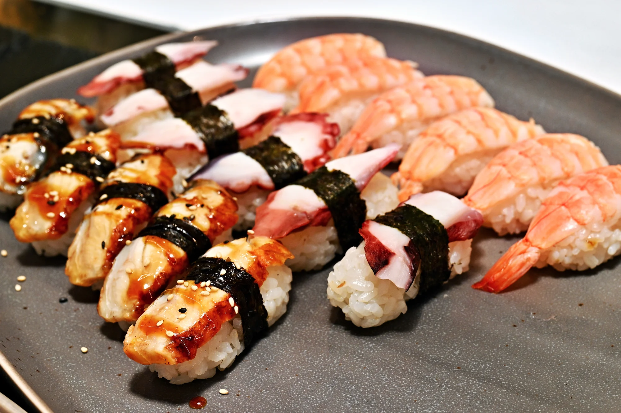 All you can eat sushi a grill v OC Quadrio pro 1 nebo 2 osoby: oběd i večeře, 1,5 hodiny konzumace