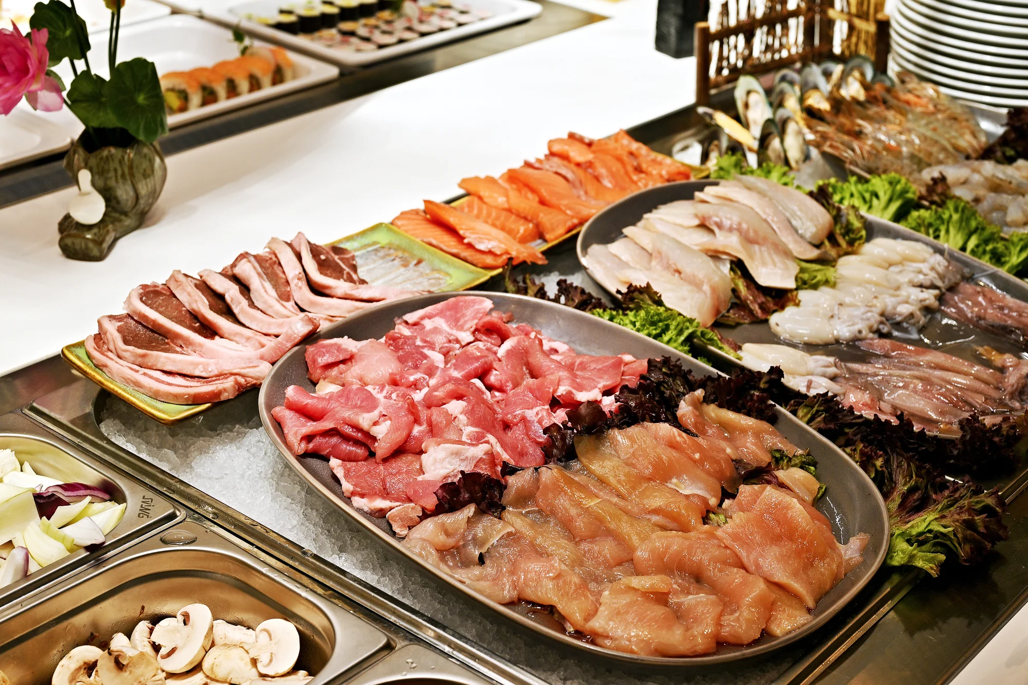 All you can eat sushi a grill v OC Quadrio pro 1 nebo 2 osoby: oběd i večeře, 1,5 hodiny konzumace