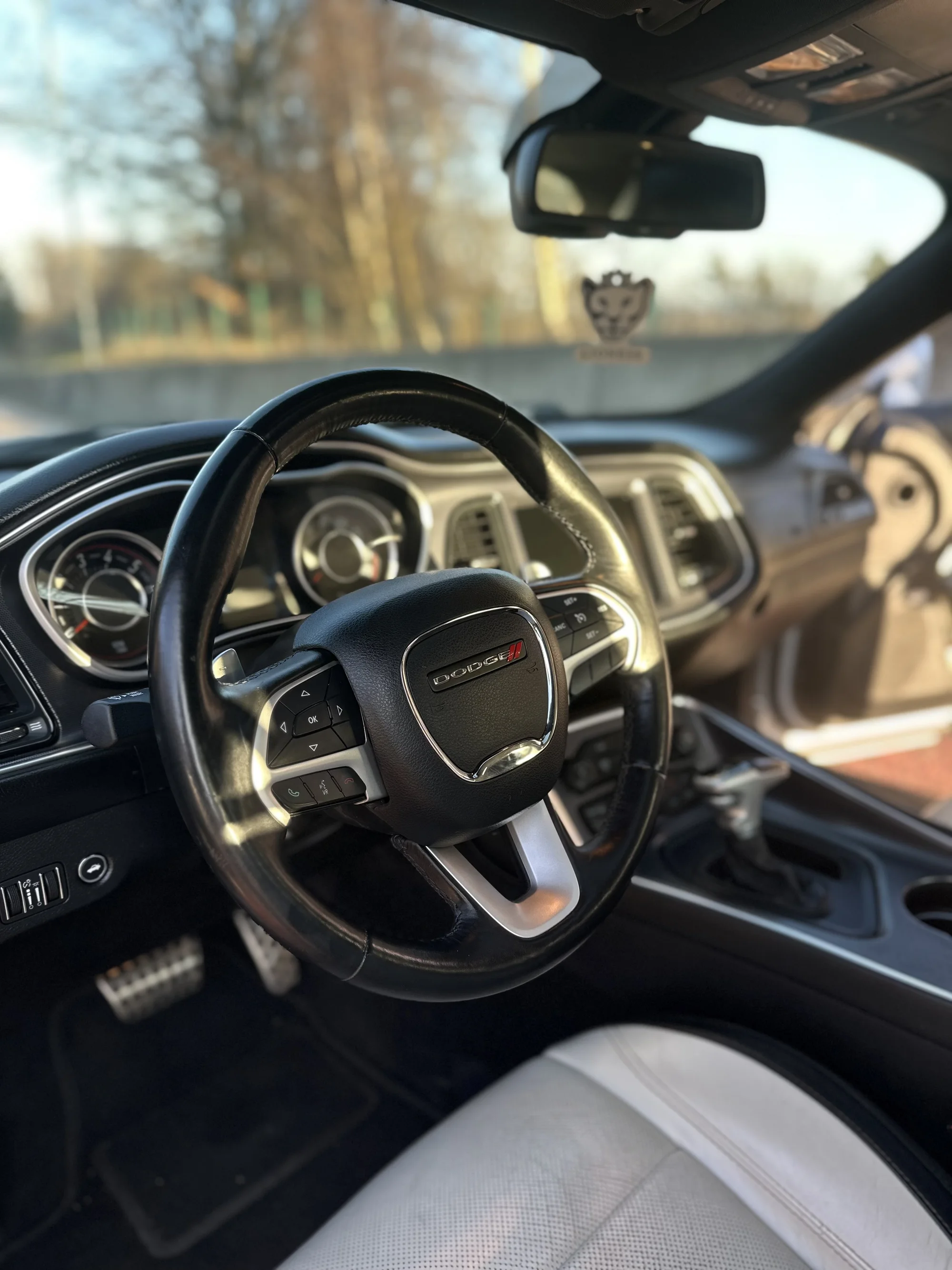 Zapůjčení vozu Dodge Challenger s výkonem 330 koní na 12 hod. až celý víkend