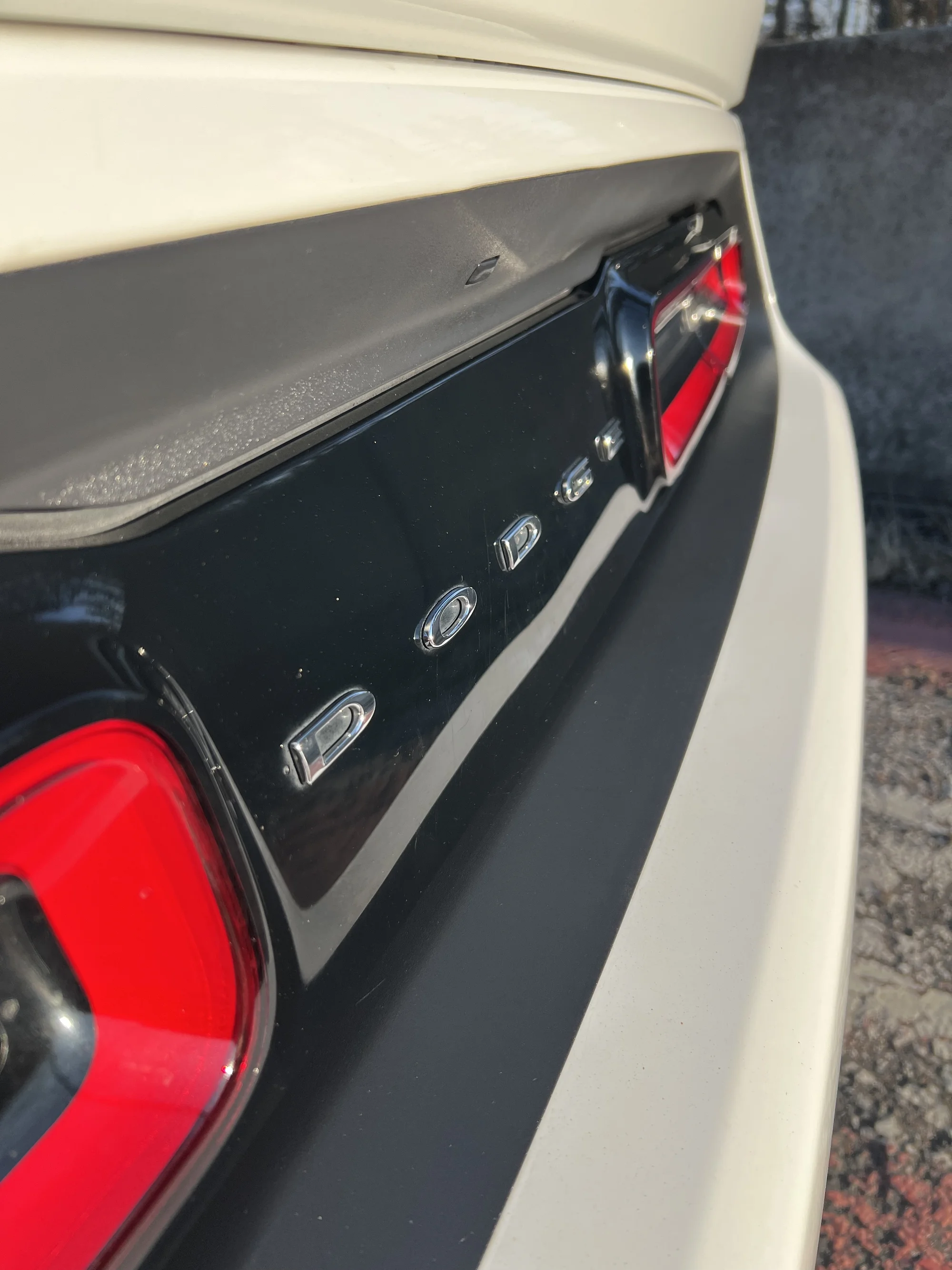 Zapůjčení vozu Dodge Challenger s výkonem 330 koní na 12 hod. až celý víkend