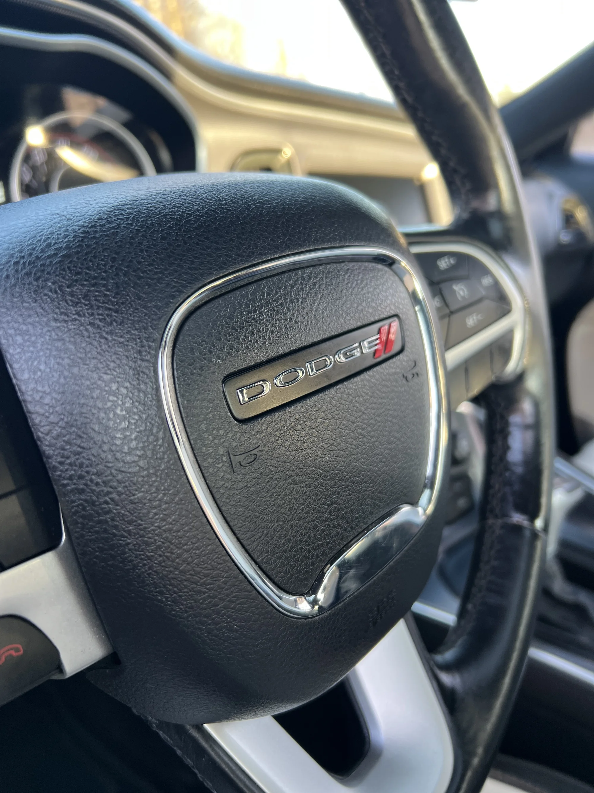 Zapůjčení vozu Dodge Challenger s výkonem 330 koní na 12 hod. až celý víkend