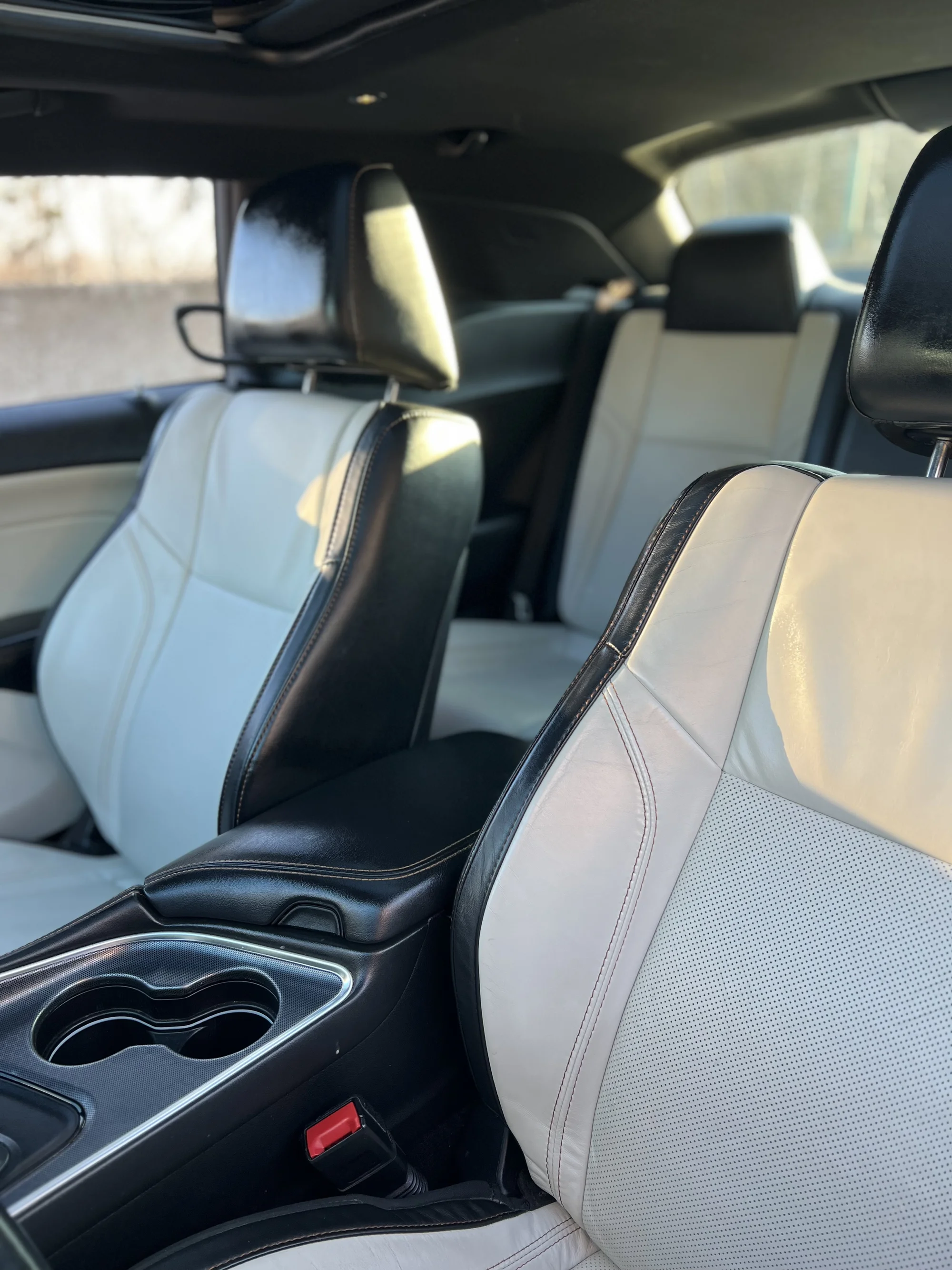 Zapůjčení vozu Dodge Challenger s výkonem 330 koní na 12 hod. až celý víkend