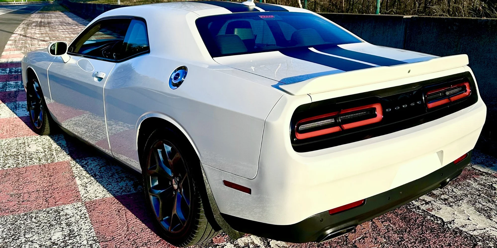 Zapůjčení vozu Dodge Challenger s výkonem 330 koní na 12 hod. až celý víkend