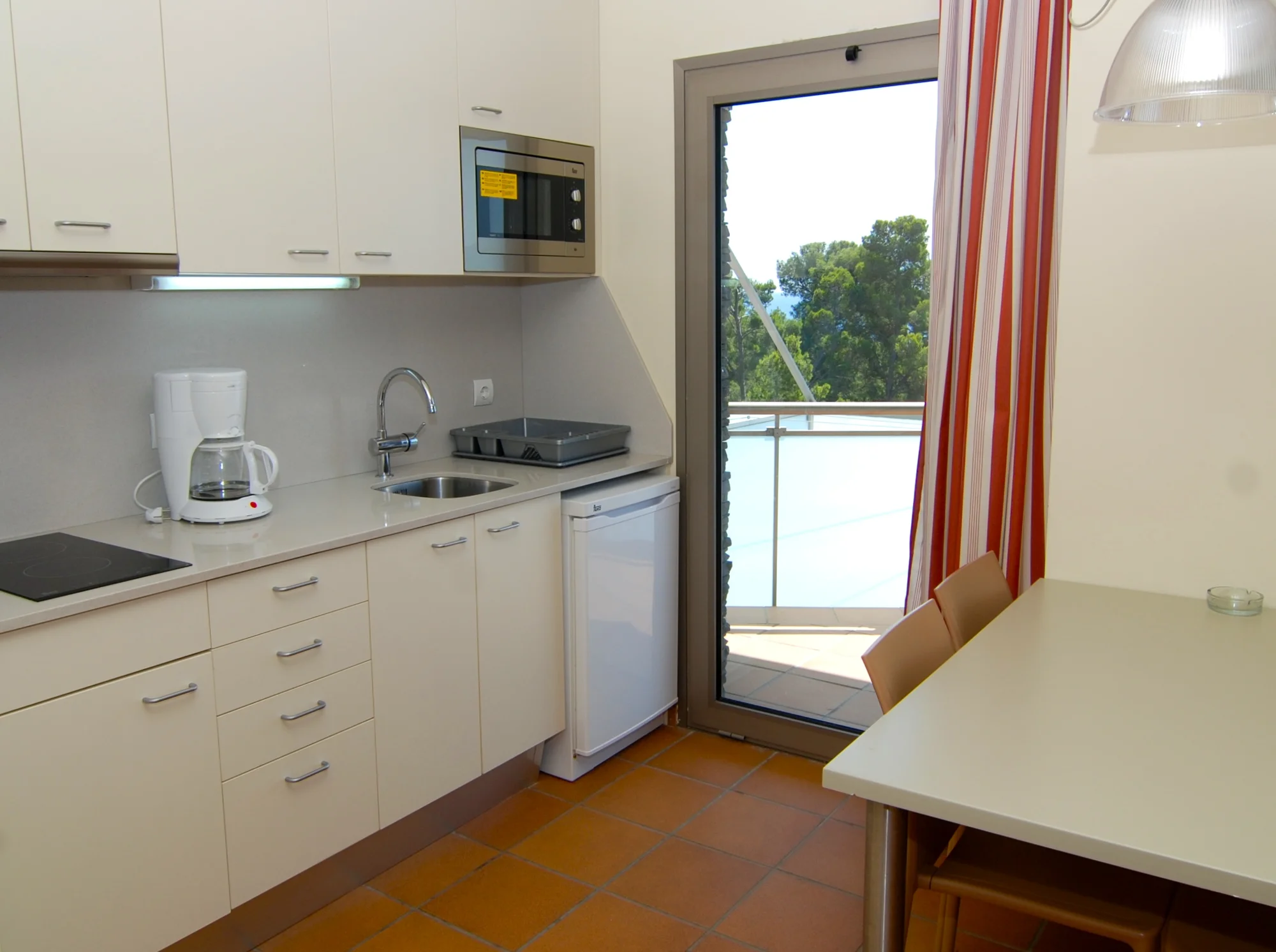 Rodinná dovolená na španělském pobřeží: 4* apartmány s polopenzí, bazén, animační program