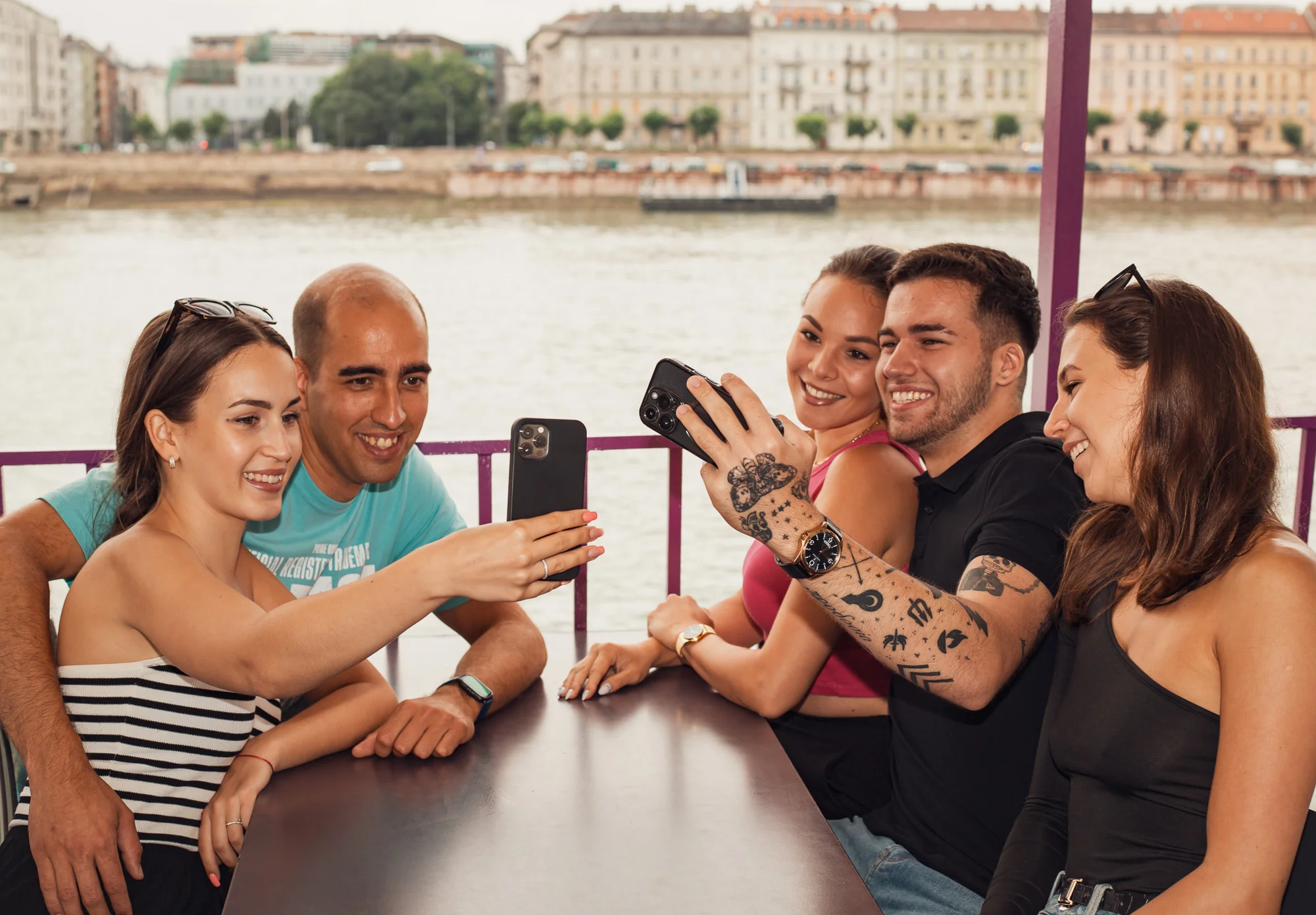 Pohádková Budapešť: vyhlídková plavba po Dunaji i varianty s pizzou, nápoji a folklorním programem