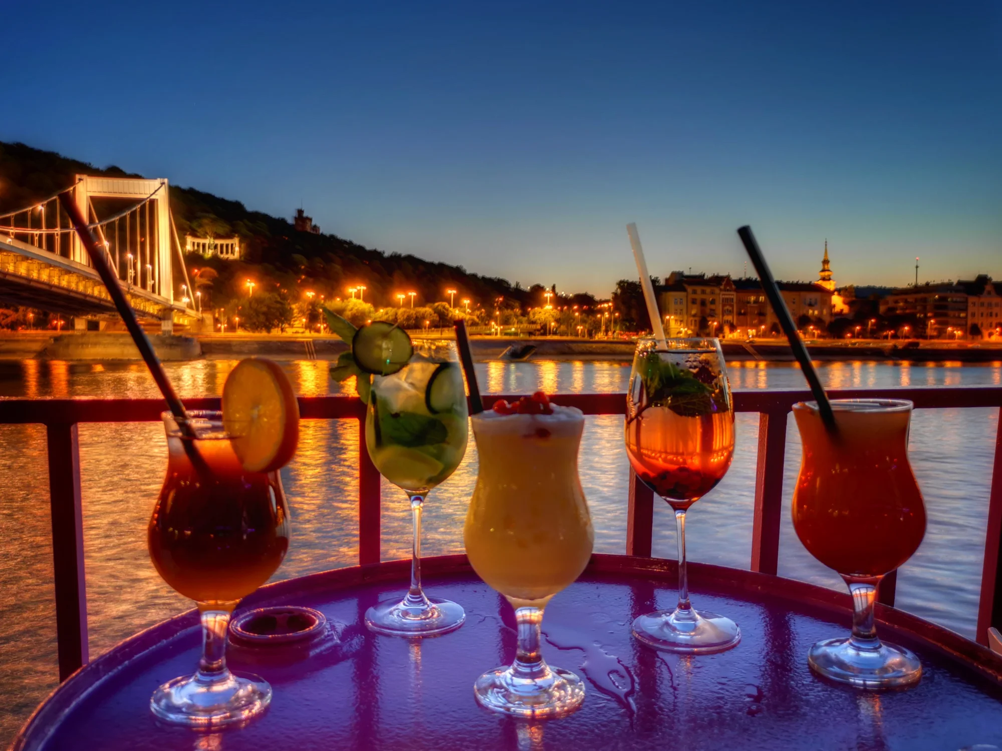 Pohádková Budapešť: vyhlídková plavba po Dunaji i varianty s pizzou, nápoji a folklorním programem