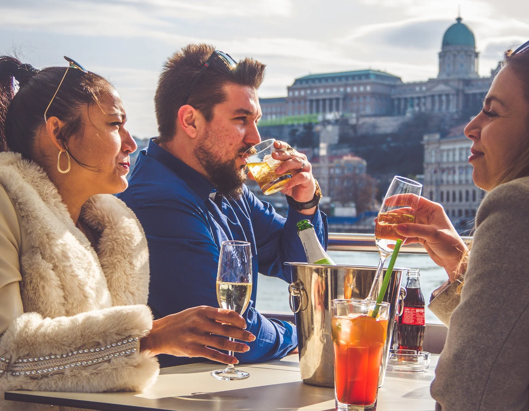 Pohádková Budapešť: vyhlídková plavba po Dunaji i varianty s pizzou, nápoji a folklorním programem