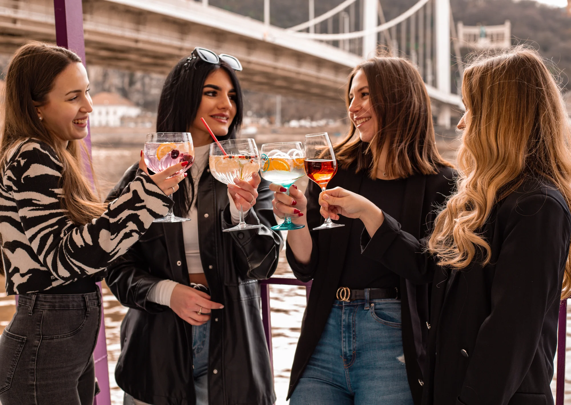 Pohádková Budapešť: vyhlídková plavba po Dunaji i varianty s pizzou, nápoji a folklorním programem