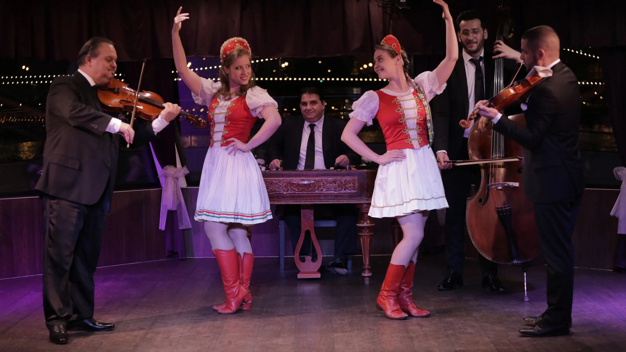 Pohádková Budapešť: vyhlídková plavba po Dunaji i varianty s pizzou, nápoji a folklorním programem