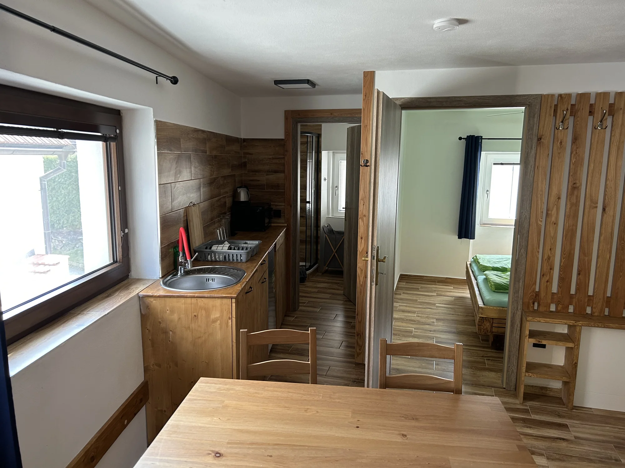 Penzion s půjčovnou raftů: apartmány až pro 7 osob, vč. kuchyně a zahrady s ohništěm, 9 km od Lipna