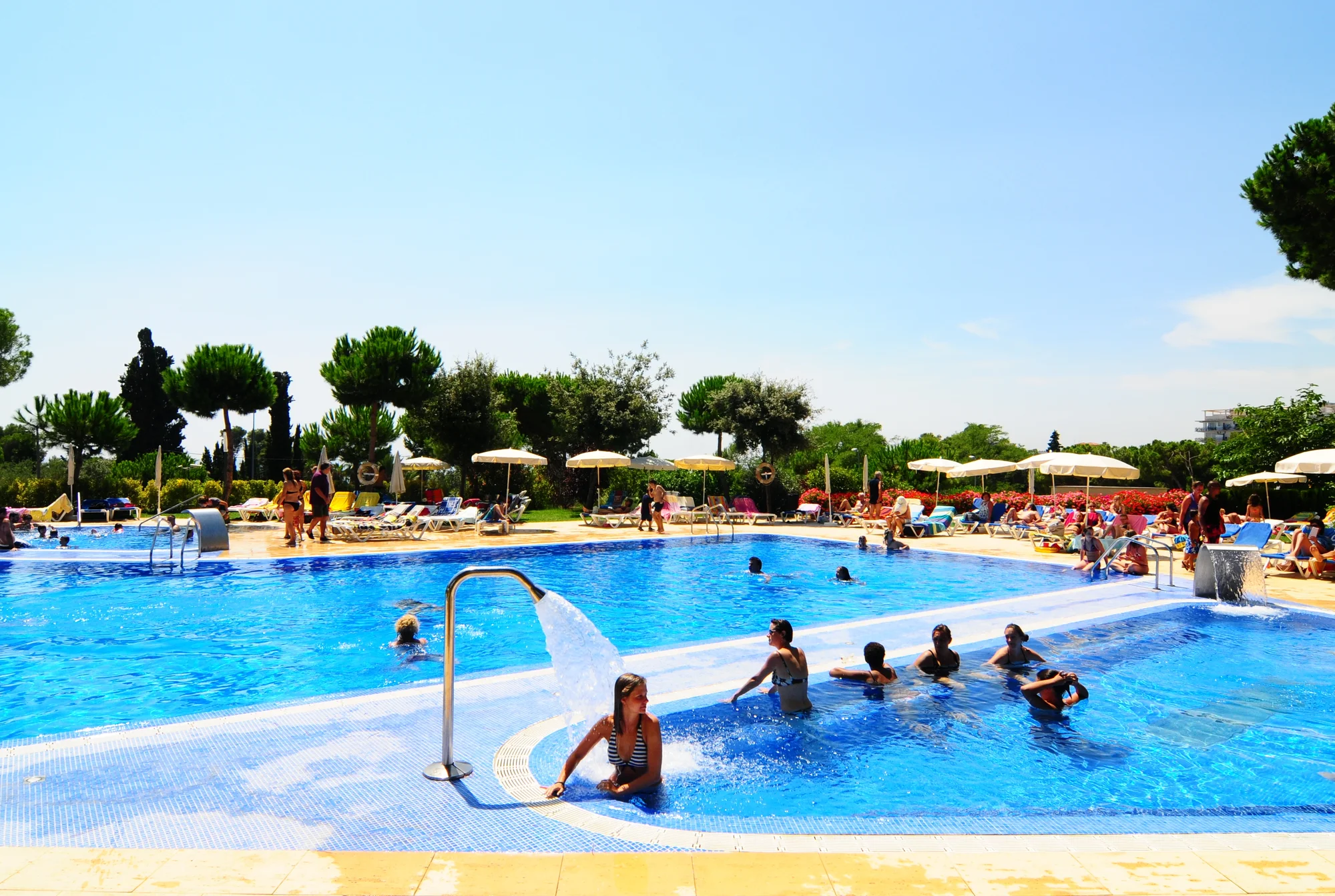 Rodinná dovolená na španělském pobřeží: 4* apartmány s polopenzí, bazén, animační program