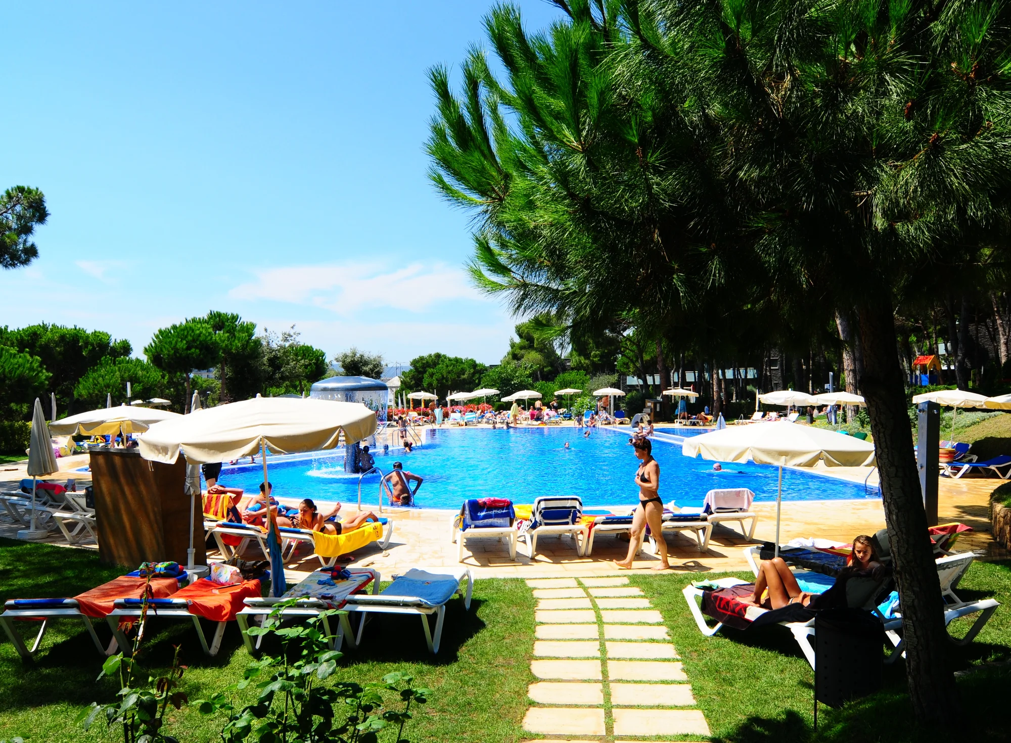 Rodinná dovolená na španělském pobřeží: 4* apartmány s polopenzí, bazén, animační program