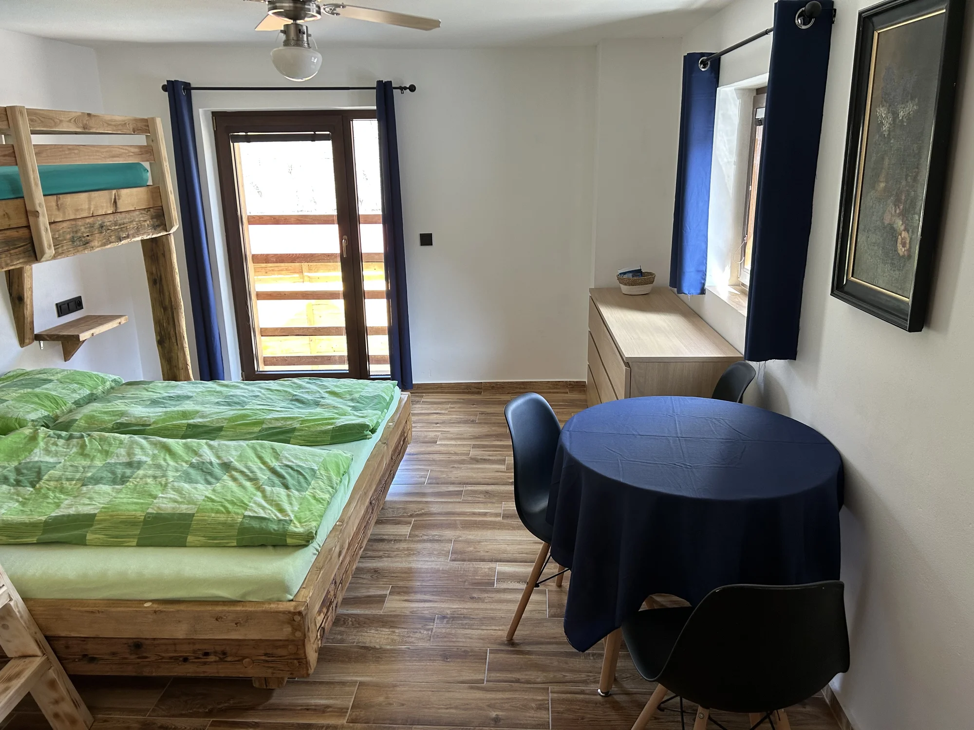 Penzion s půjčovnou raftů: apartmány až pro 7 osob, vč. kuchyně a zahrady s ohništěm, 9 km od Lipna