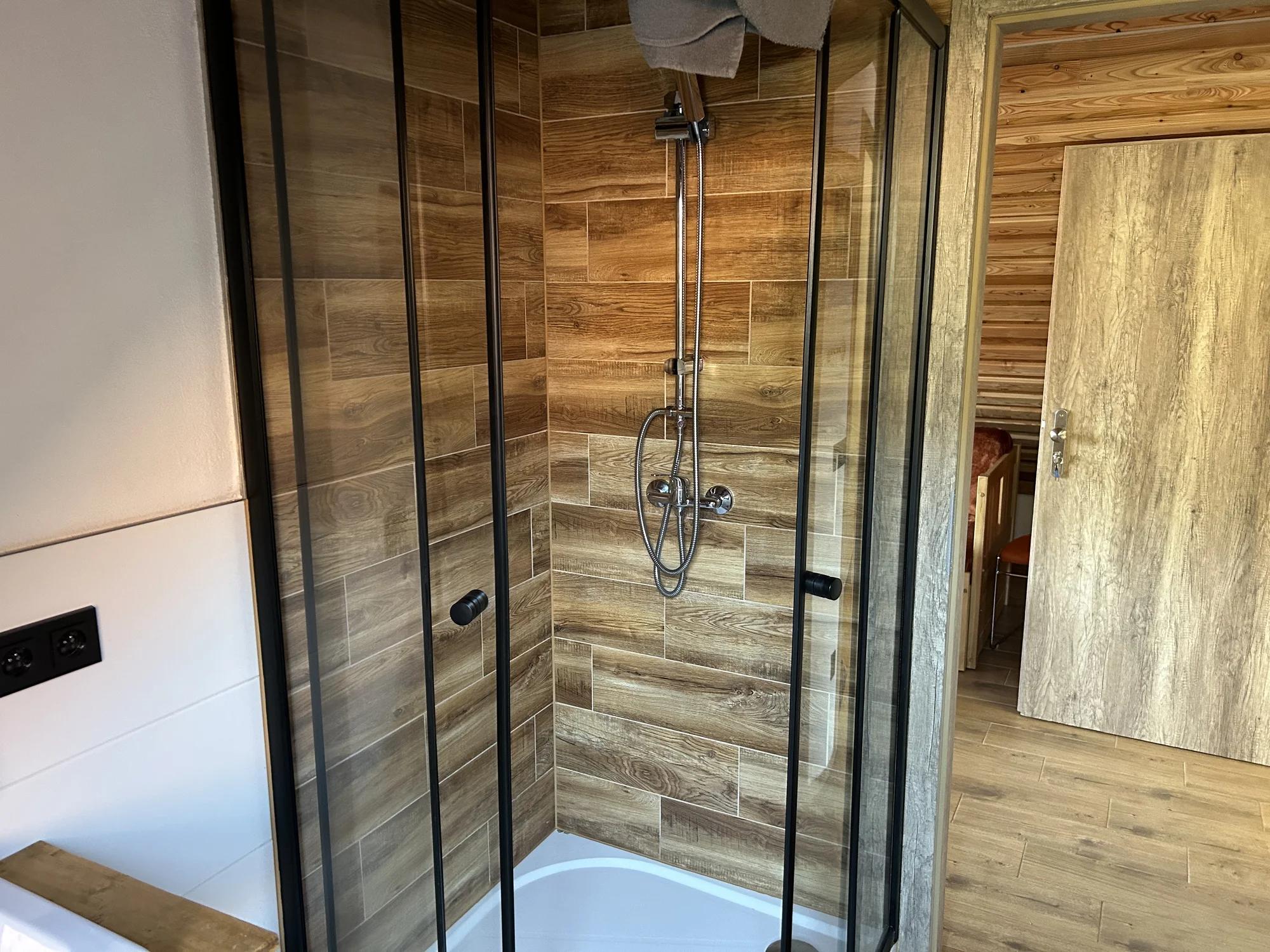 Penzion s půjčovnou raftů: apartmány až pro 7 osob, vč. kuchyně a zahrady s ohništěm, 9 km od Lipna