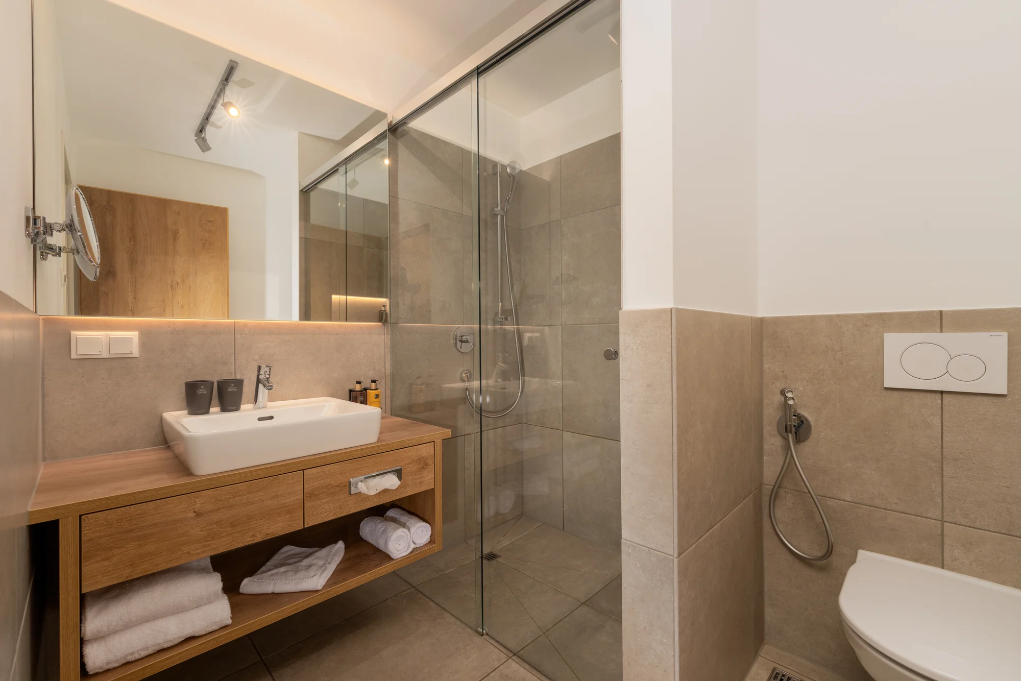 Nový wellness resort v Zell am See: bazén a sauny neomezeně, polopenze i karta výhod