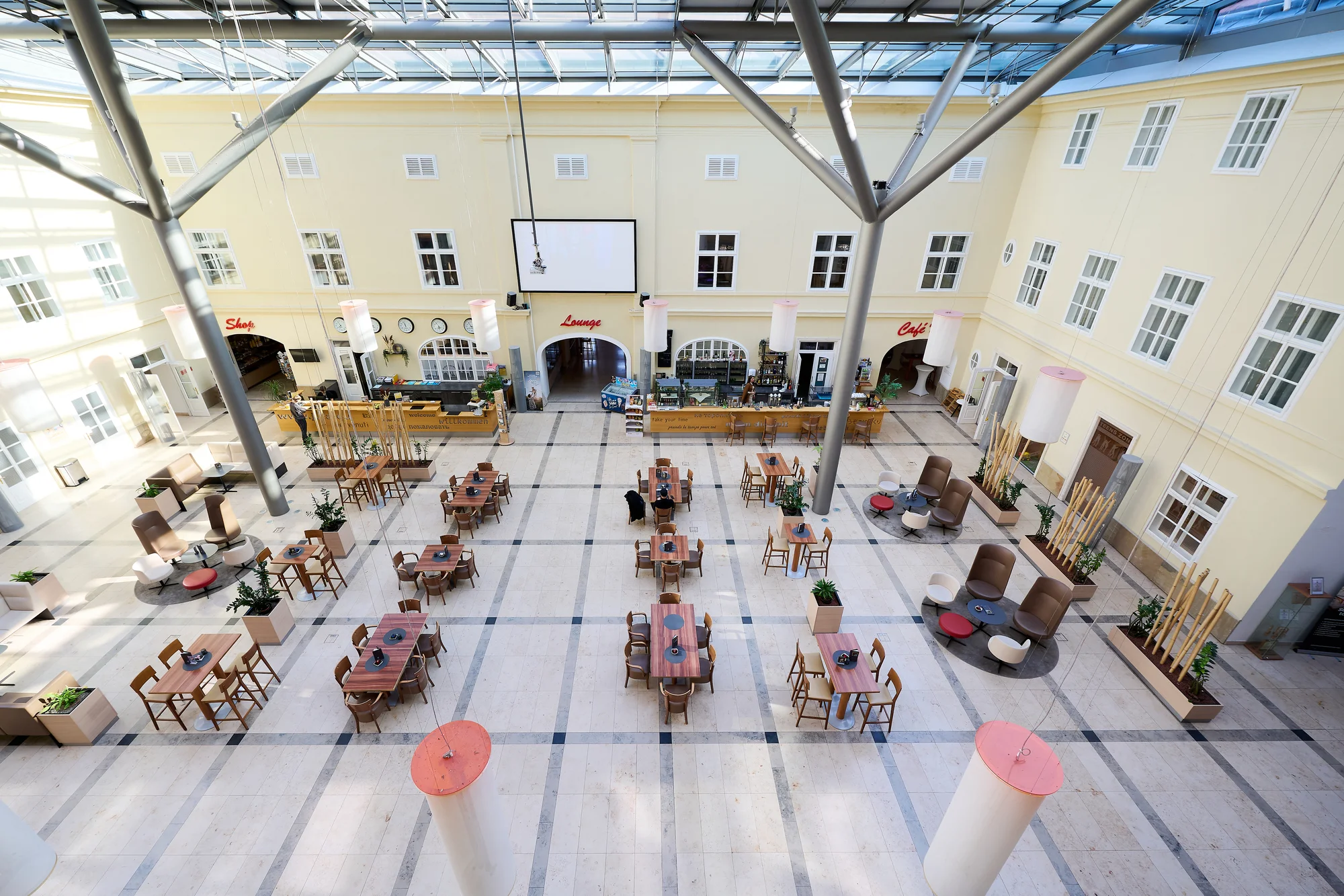 Poznejte Vídeň: 4* hotel v širším centru, snídaně, výlety do zoo i muzea iluzí