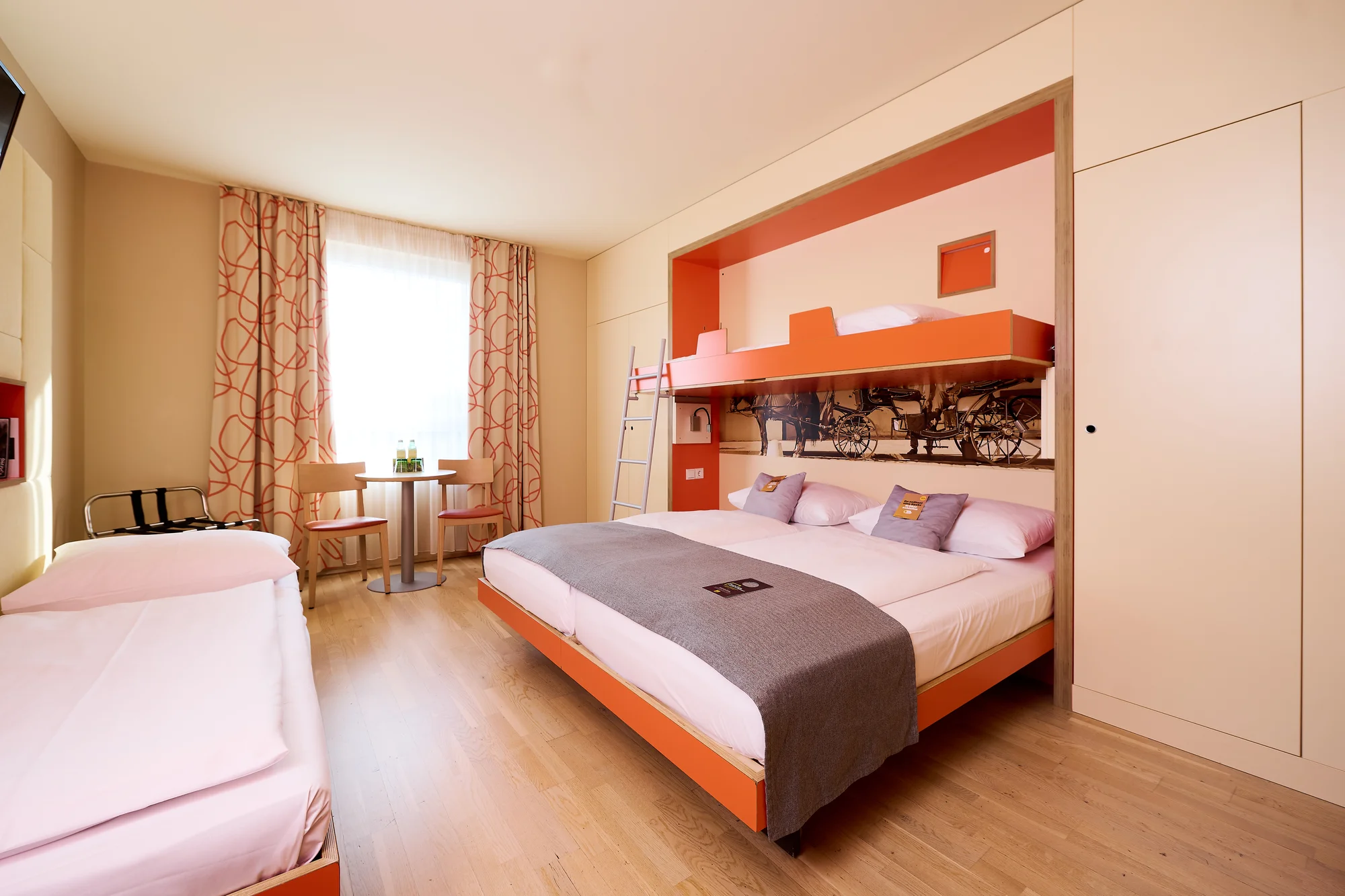 Poznejte Vídeň: 4* hotel v širším centru, snídaně, výlety do zoo i muzea iluzí